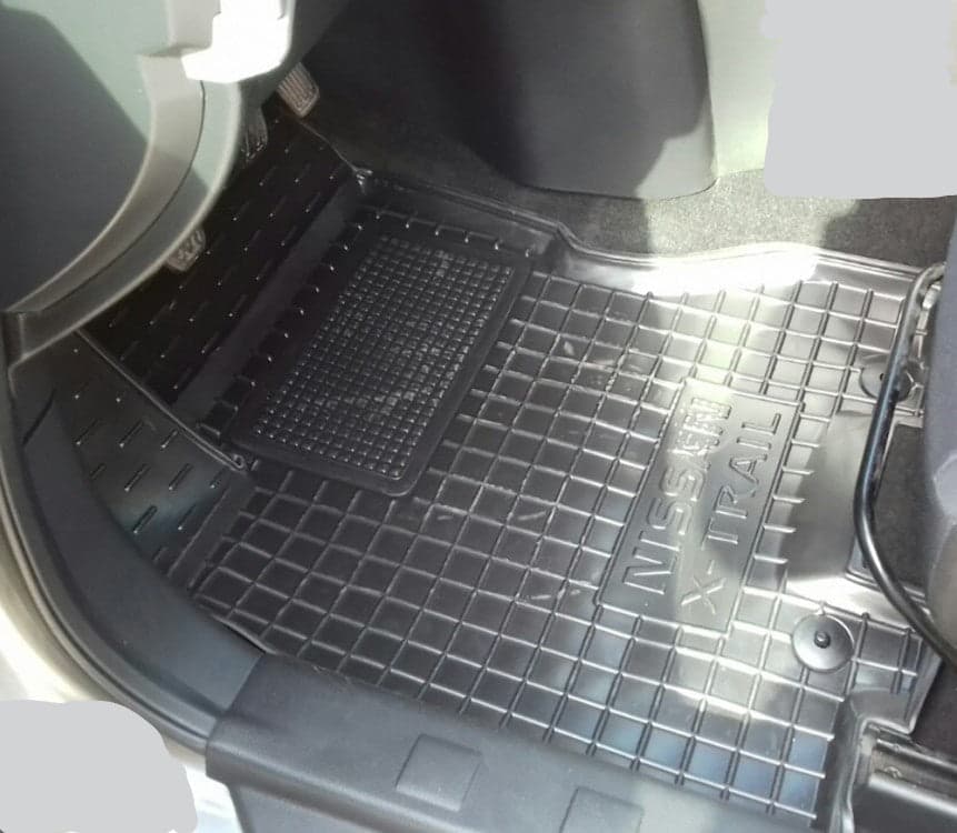 Set tappetini di gomma su misura per Nissan X-Trail T31 SE, XE (2007-2013) in Tappetini antiscivolo Autooggetti.it - Roma, commercioVirtuoso.it