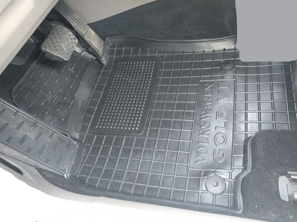 Set tappetini di gomma su misura per Volkswagen Golf VI (2009-2012) in Tappetini antiscivolo Autooggetti.it - Roma, commercioVirtuoso.it