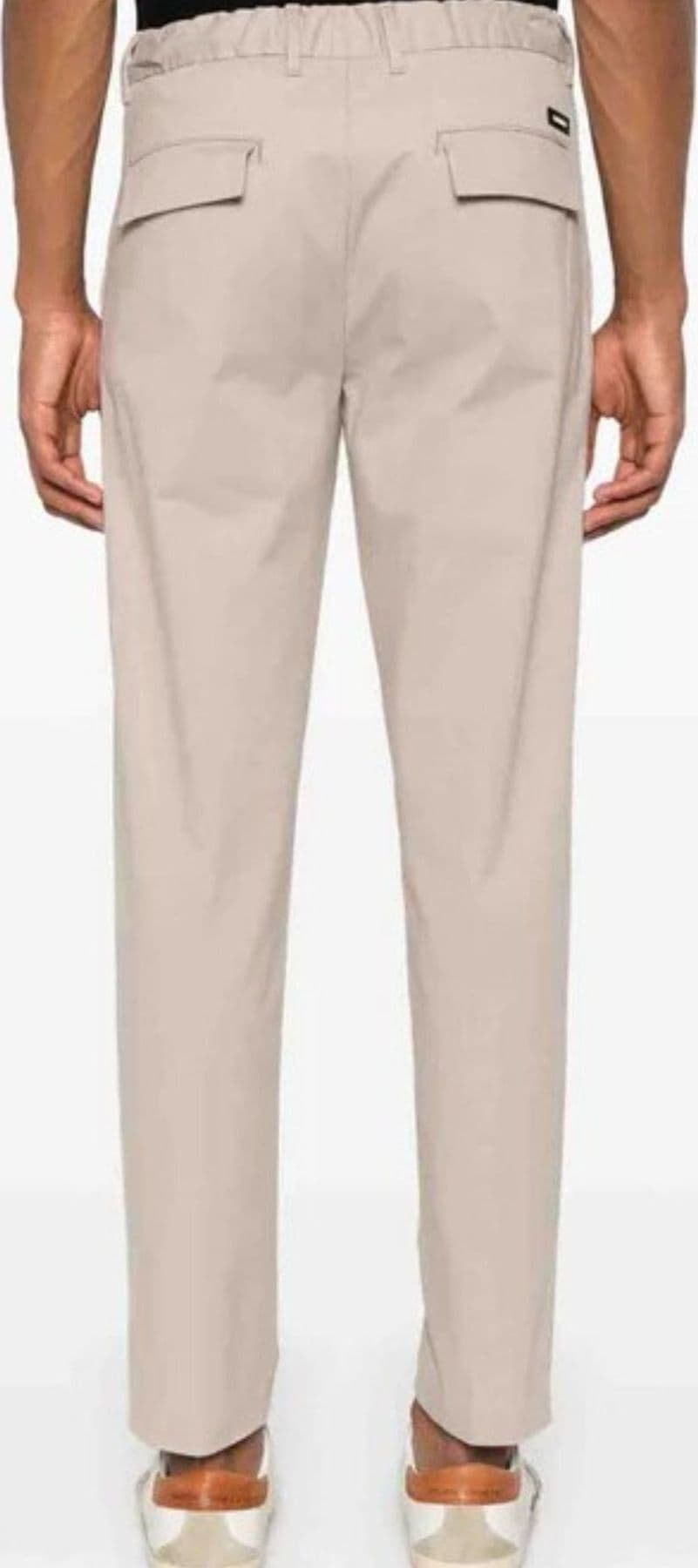 calvin klein Pantaloni MODERN TWILL TAPERED PLEAT PANTS da uomo in Pantaloni Drestige - Casamassima, commercioVirtuoso.it