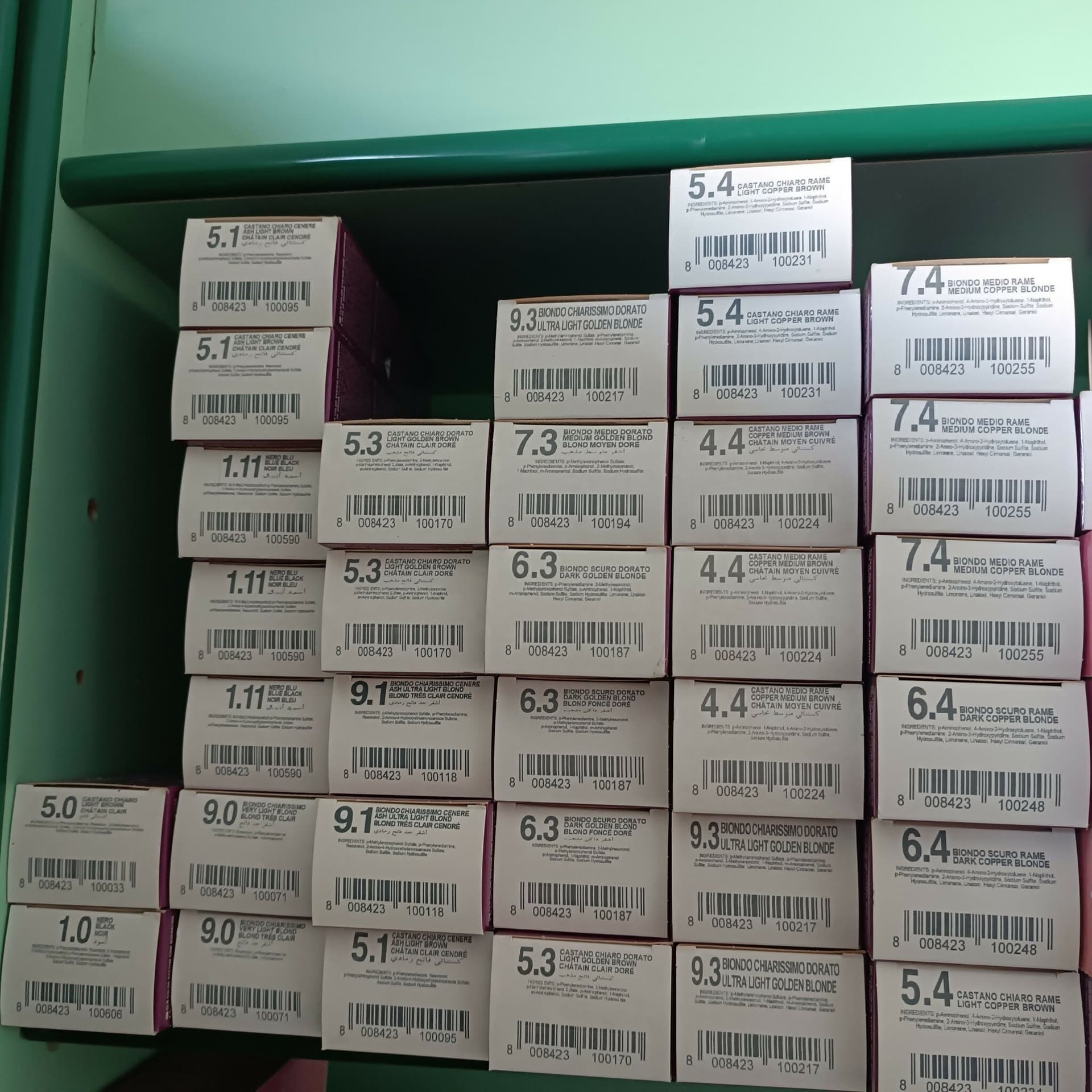 STOCK COLORE PERMANENTE PER CAPELLI TINTA CON OLIO DI ARGAN E CHERATINA COLORI NATURALI RIFLESSATI E SUPERCHIARENTI in Colore permanente Profumeria Chèri - Locri, commercioVirtuoso.it