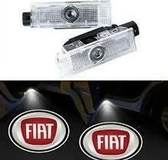 Luci cortesia LED Logo Fiat con proiezione luce sottoporta. Illumina il pavimento ad apertura della portiera.