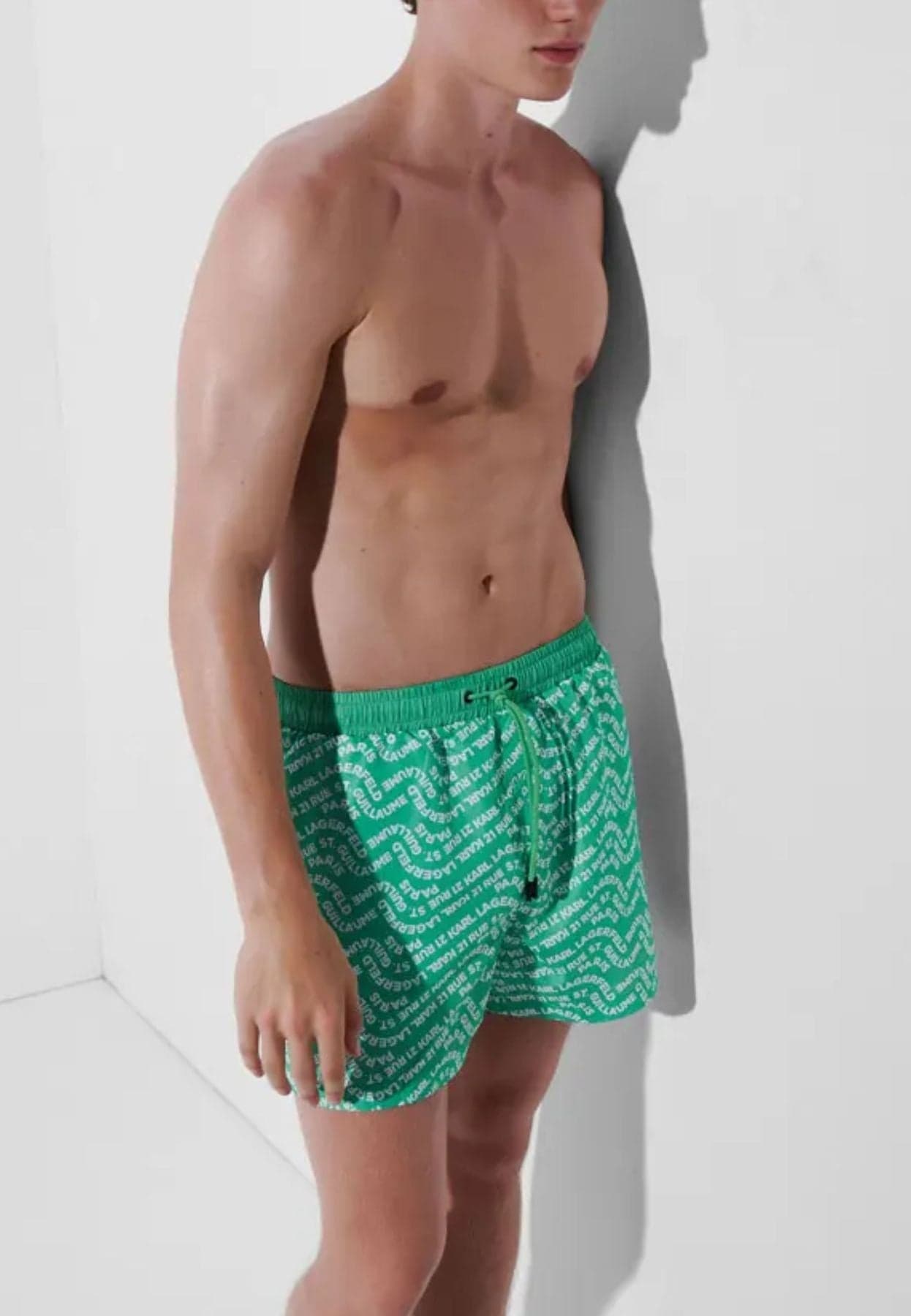 KARL LAGERFELD Costume da bagno WAVE AOP SHORT BOARDSHORTS da uomo in Pantaloncini e calzoncini Drestige - Casamassima, commercioVirtuoso.it