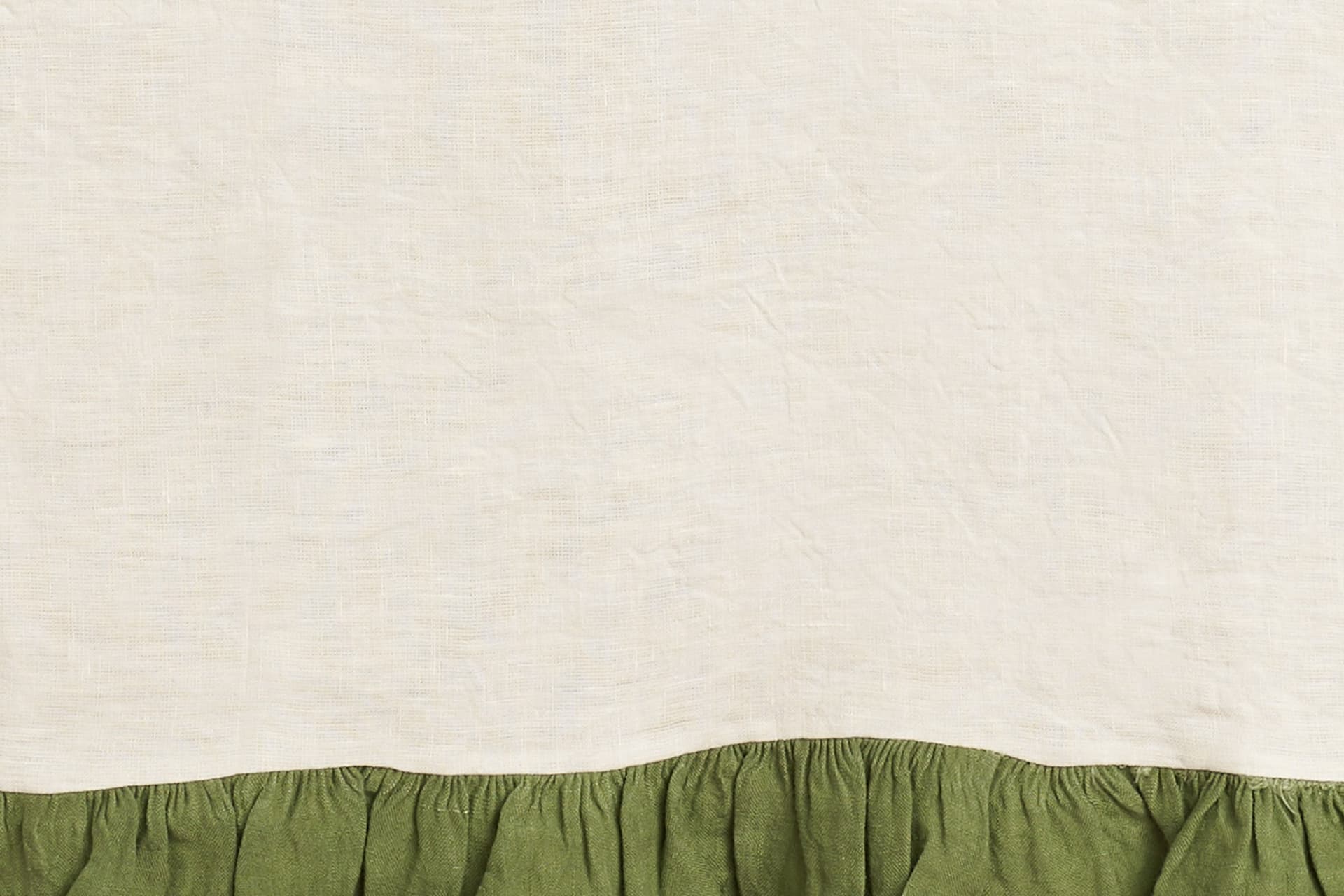 Runner da tavola in 100% puro lino lavato delavè stone washed morbido resistente elegante made in italy Avorio con Frou Frou Oliva in Runner Vanita di raso - Sesto San Giovanni, commercioVirtuoso.it