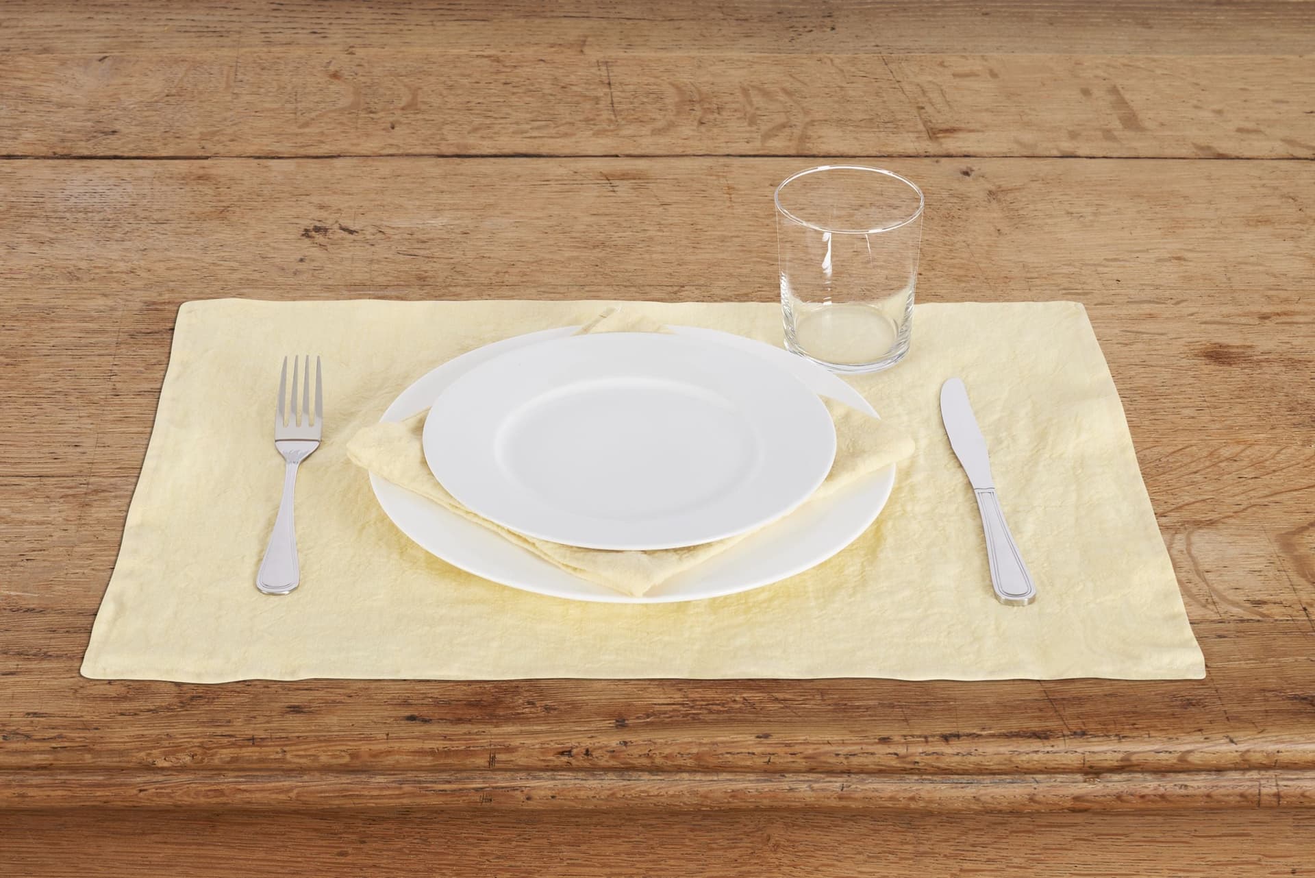 Set di 2 tovagliette americane coppia tovagliette 35 X 50 CM in 100% puro lino lavato delavè stone washed morbido resistente elegante made in italy GIALLO PASTELLO - Vanita di raso