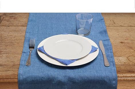 Runner da tavola in 100% puro lino lavato delavè stone washed morbido resistente elegante made in italy  BLUETTE in Runner Vanita di raso - Sesto San Giovanni, commercioVirtuoso.it