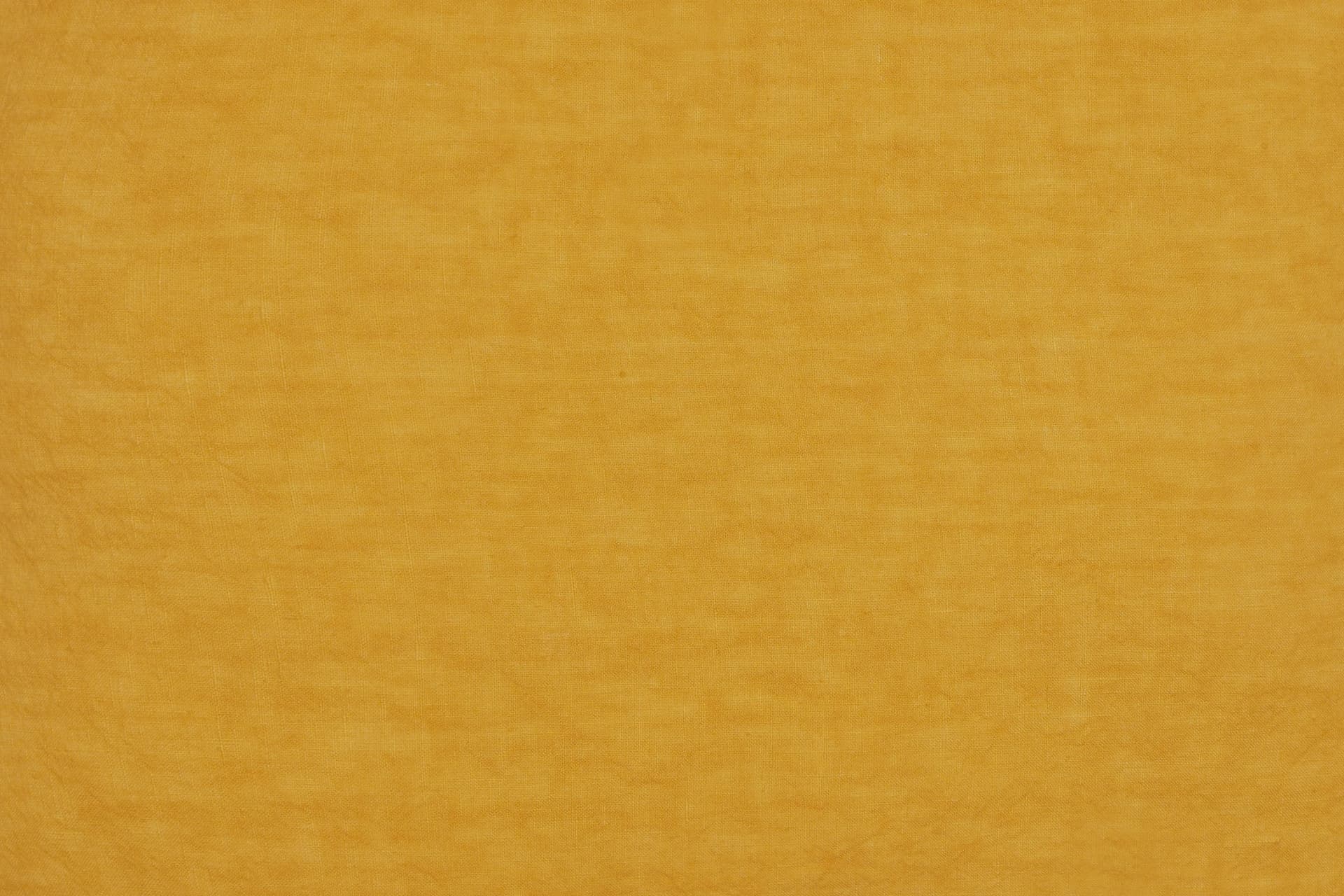 Federa con elegante iniziale ricamata in puro lino stonewashed Ocra in Federe Vanita di raso - Sesto San Giovanni, commercioVirtuoso.it