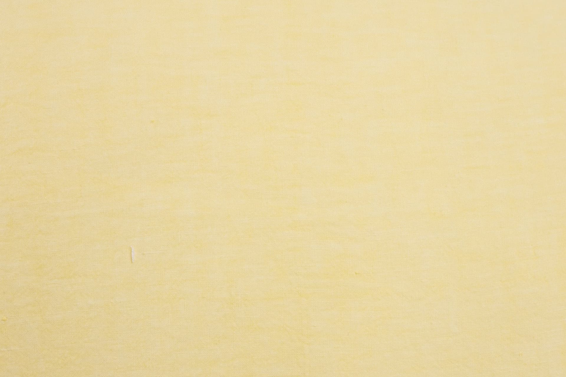 Federa con elegante iniziale ricamata in puro lino stonewashed Giallo in Federe Vanita di raso - Sesto San Giovanni, commercioVirtuoso.it