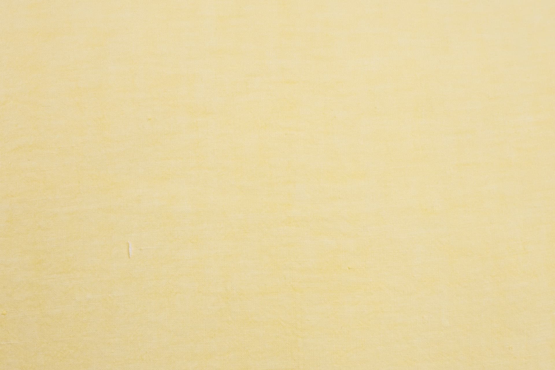 Cuscino Arredo con elegante iniziale ricamata in puro lino stone washed  Giallo in Cuscini decorativi Vanita di raso - Sesto San Giovanni, commercioVirtuoso.it