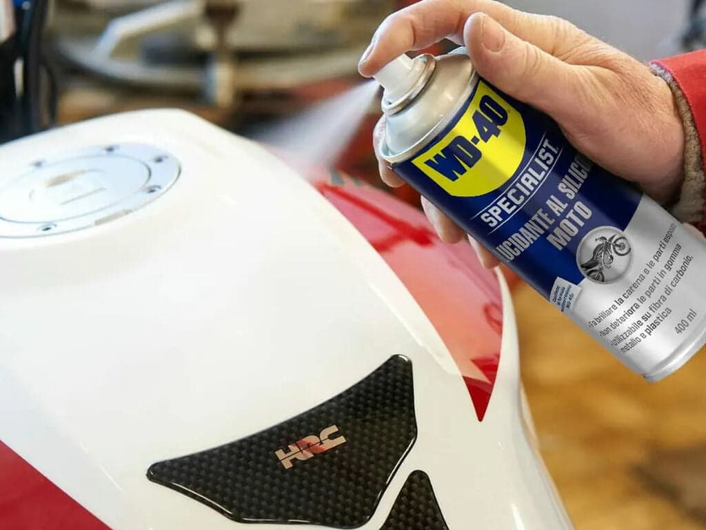 WD-40 Specialist Moto Lucidante al Silicone - 400ml. Confezione da 1pz in Lucidanti GardenStore - Novellara, commercioVirtuoso.it
