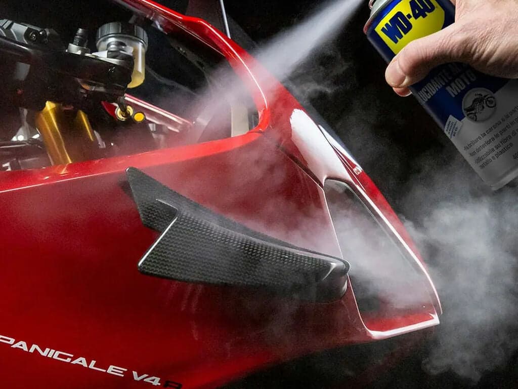 WD-40 Specialist Moto Lucidante al Silicone - 400ml. Confezione da 1pz in Lucidanti GardenStore - Novellara, commercioVirtuoso.it