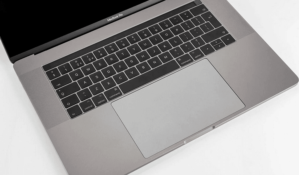 APPLE MACBOOK PRO 15" 2017 i7 / 16GB / 256GB - Space Grey in Portatili Webstore srl - Bonate Sotto, commercioVirtuoso.it