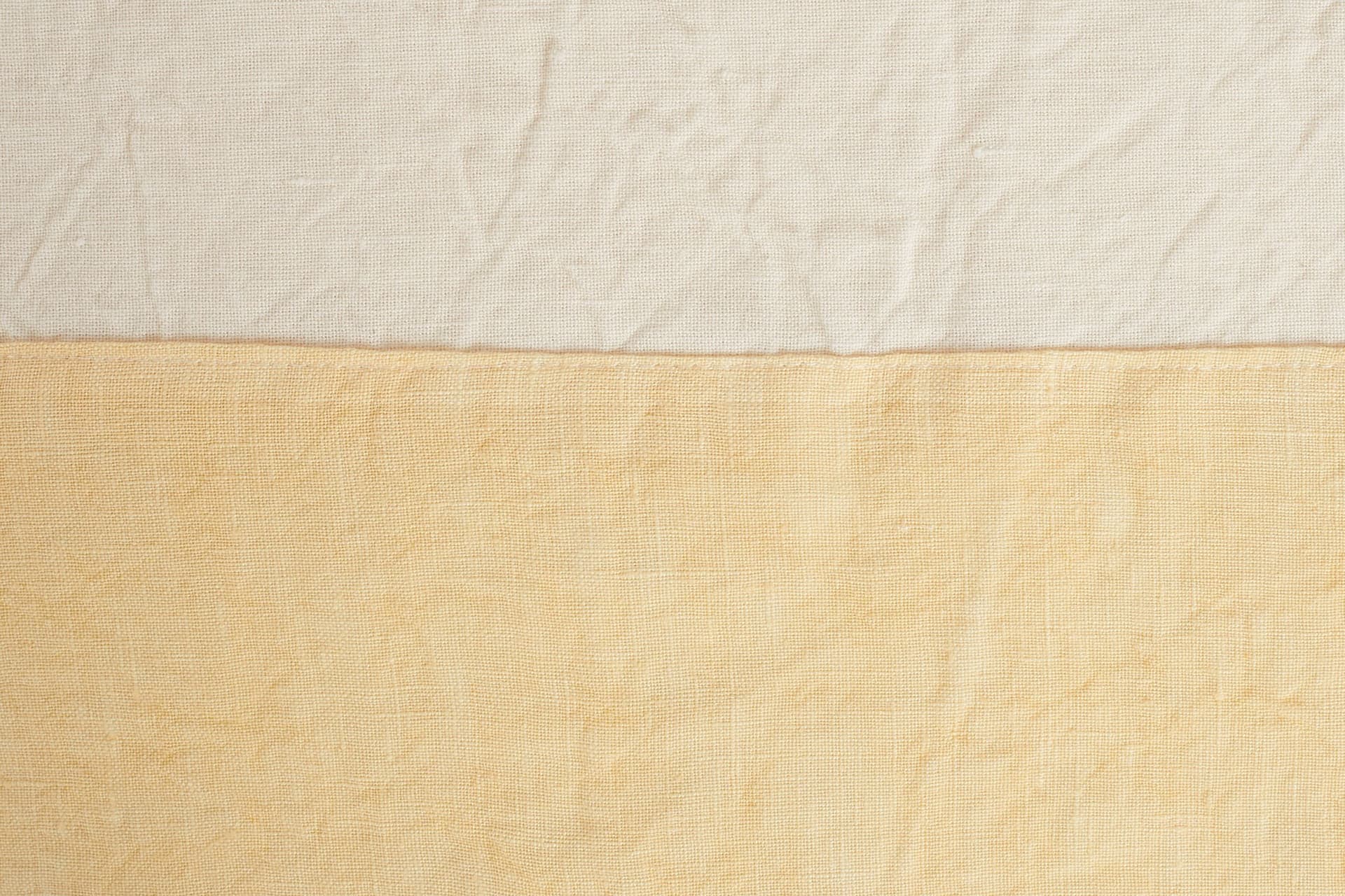 Tovaglia in misto lino con elegante bordo applicato made in italy NATURALE/GIALLO PASTELLO in Tovaglie Vanita di raso - Sesto San Giovanni, commercioVirtuoso.it