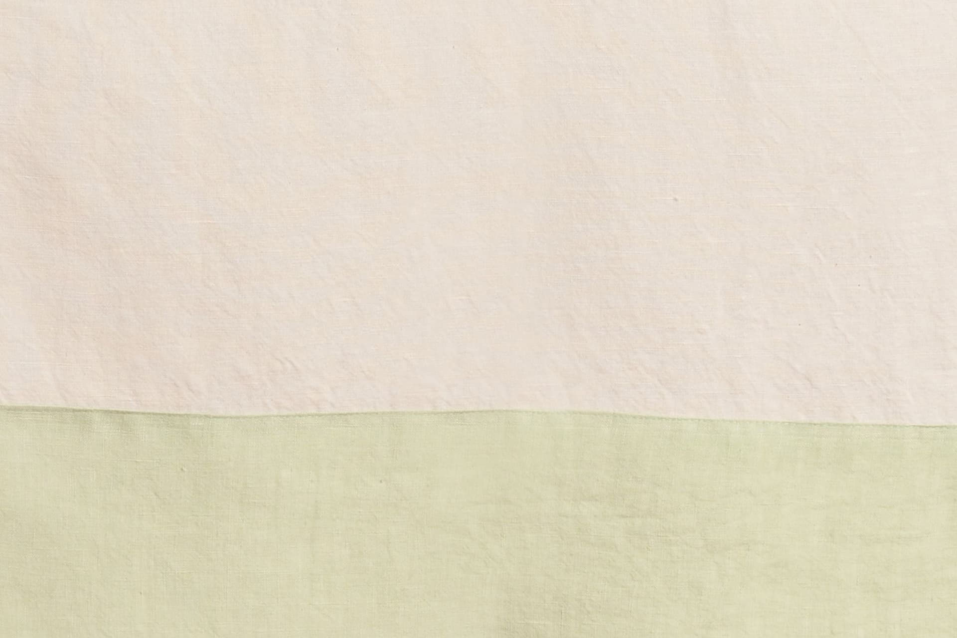 Runner in misto lino  con elegante bordo applicato made in italy  NATURALE/VERDE DELICATO in Runner Vanita di raso - Sesto San Giovanni, commercioVirtuoso.it
