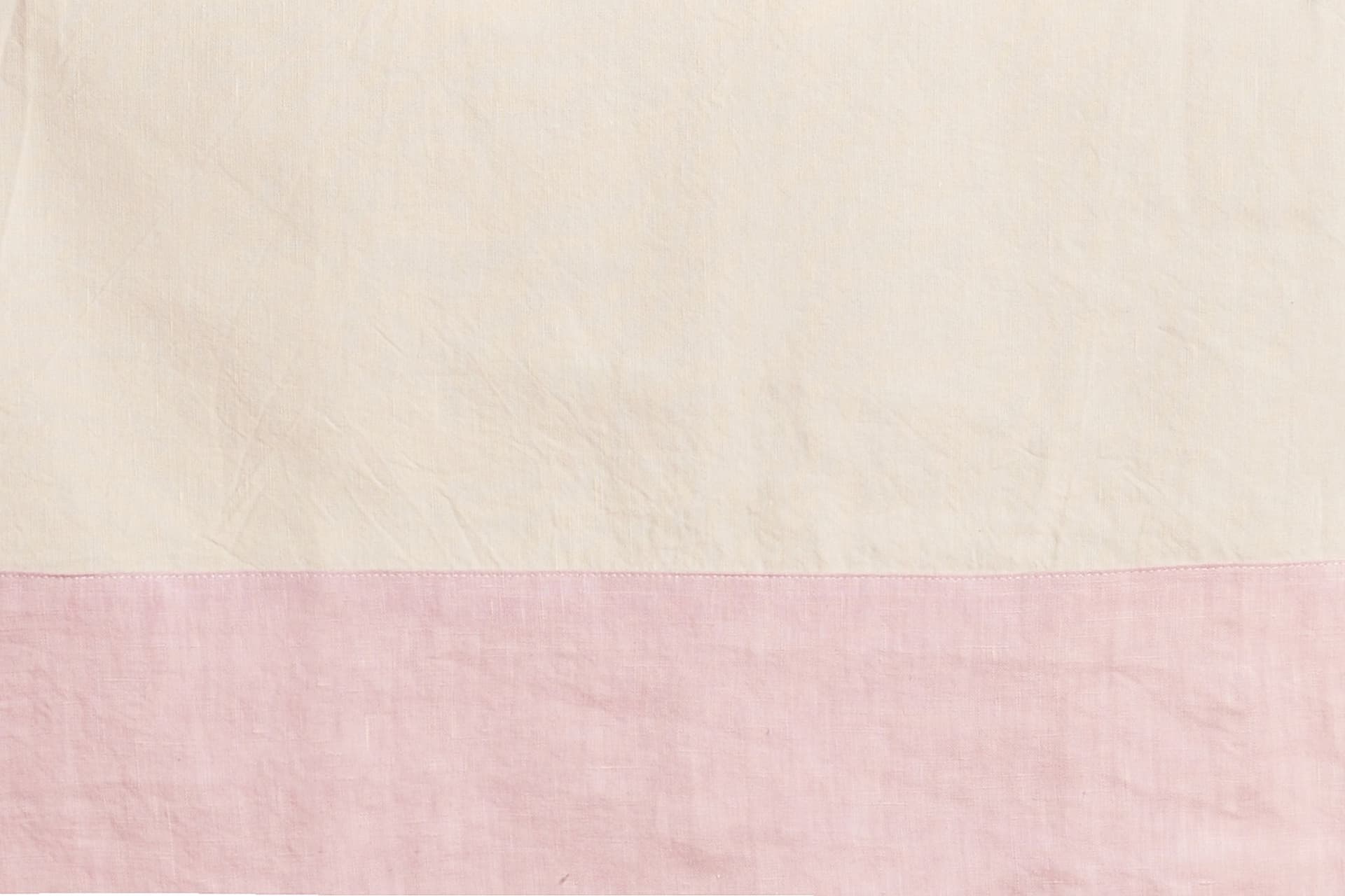 Runner in misto lino  con elegante bordo applicato made in italy  NATURALE/ROSA PERLA in Runner Vanita di raso - Sesto San Giovanni, commercioVirtuoso.it