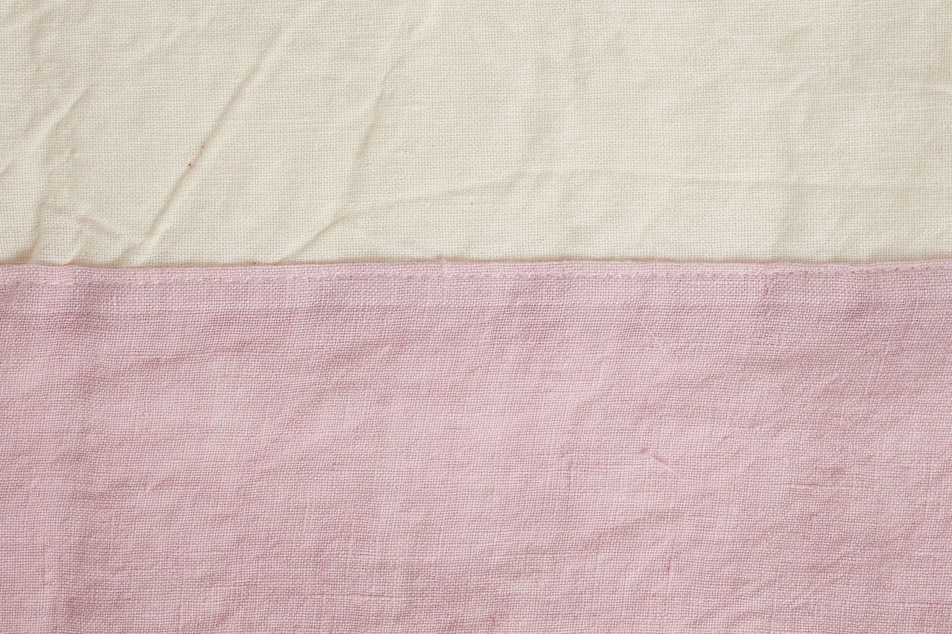 Tovaglia in misto lino con elegante bordo applicato made in italy NATURALE/ROSA PERLA in Tovaglie Vanita di raso - Sesto San Giovanni, commercioVirtuoso.it
