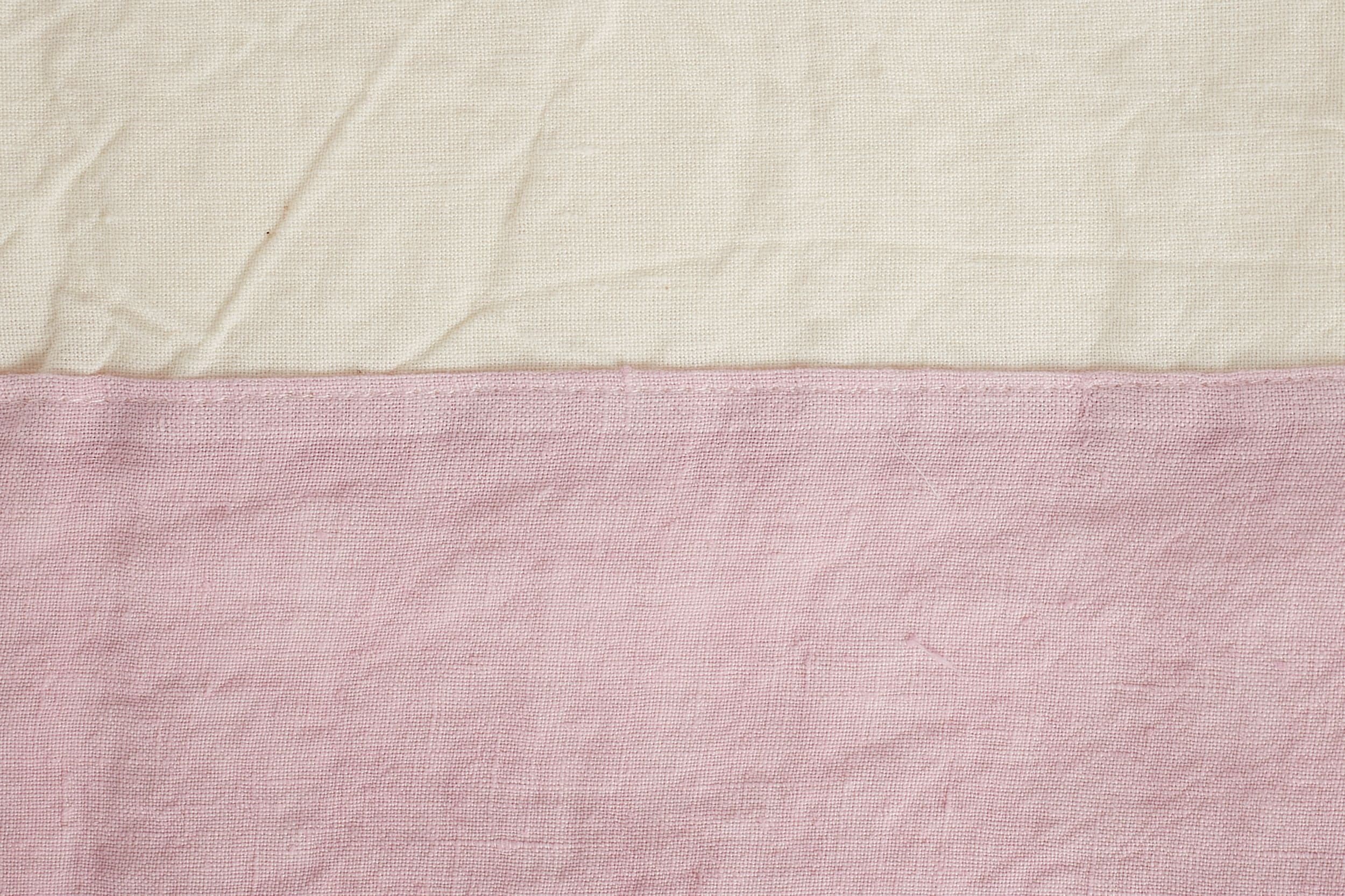 Tovaglia in misto lino con elegante bordo applicato made in italy NATURALE/ROSA PERLA in Tovaglie Vanita di raso - Sesto San Giovanni, commercioVirtuoso.it