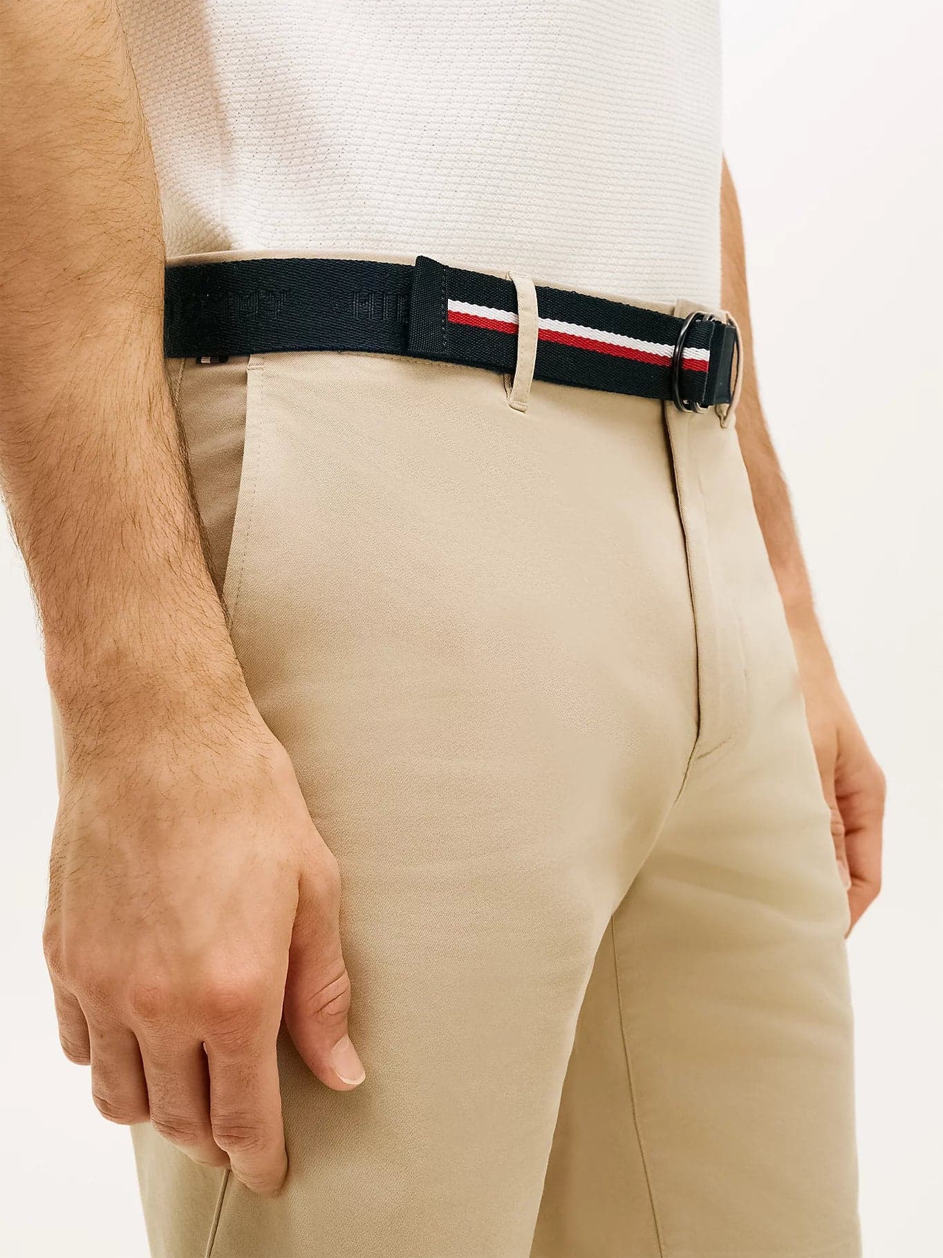 Bermuda uomo Tommy Hilfiger chino Denton beige con cintura interno gamba 24 cm MW0MW42349RBT in Autocategorizzazione Broadway Red - Barletta, commercioVirtuoso.it