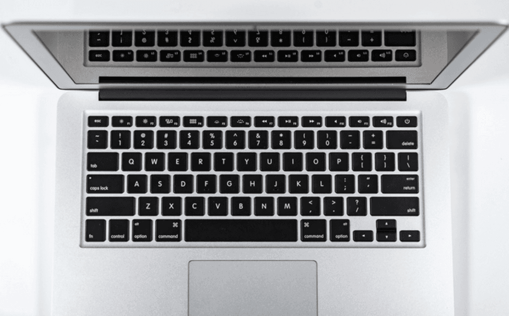 APPLE MACBOOK AIR 13" 2017 i5 / 8GB / 128GB - Argento (A1466) in Portatili Webstore srl - Bonate Sotto, commercioVirtuoso.it