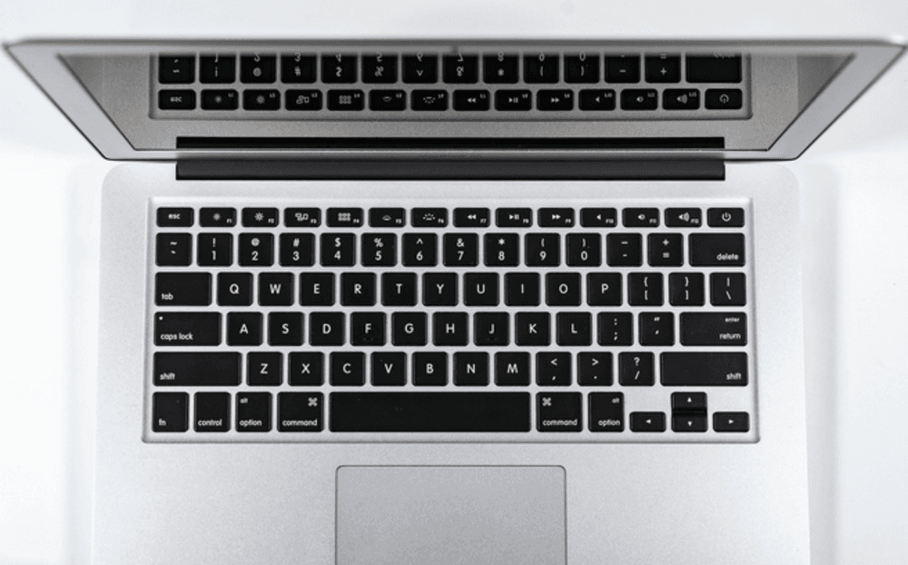 APPLE MACBOOK AIR 13" 2017 i5 / 8GB / 128GB - Argento (A1466) in Portatili Webstore srl - Bonate Sotto, commercioVirtuoso.it