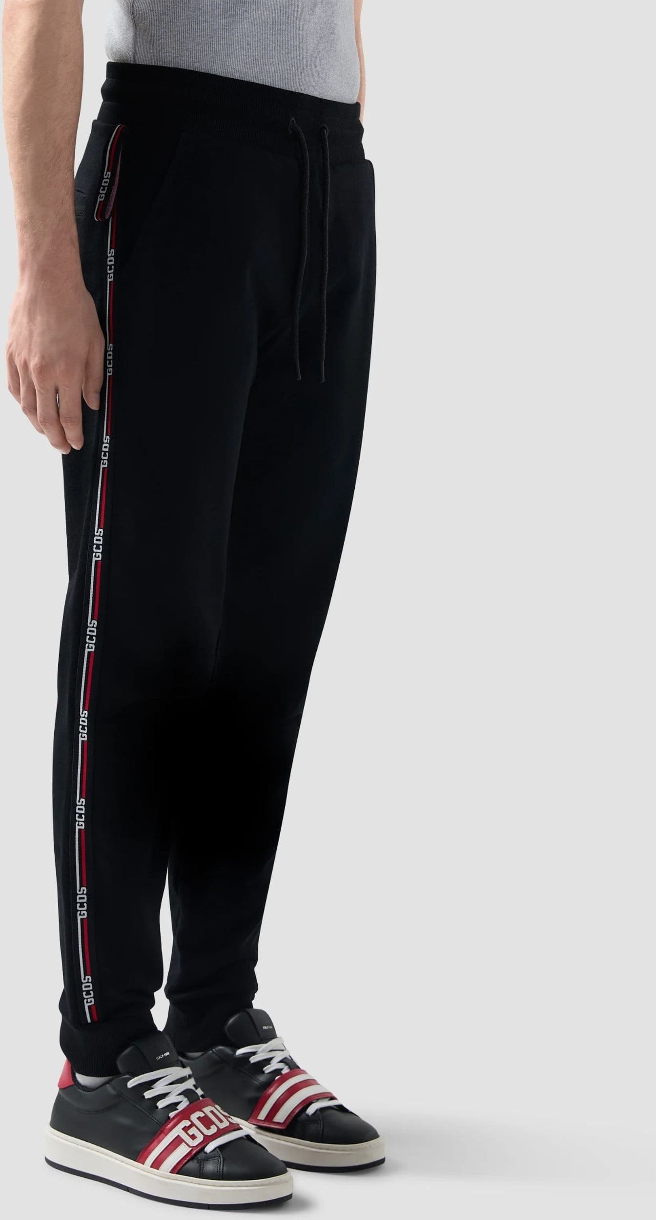 GCDS PANTALONE LOGO TAPE JOGGERS da uomo in Pantaloni sportivi Drestige - Casamassima, commercioVirtuoso.it