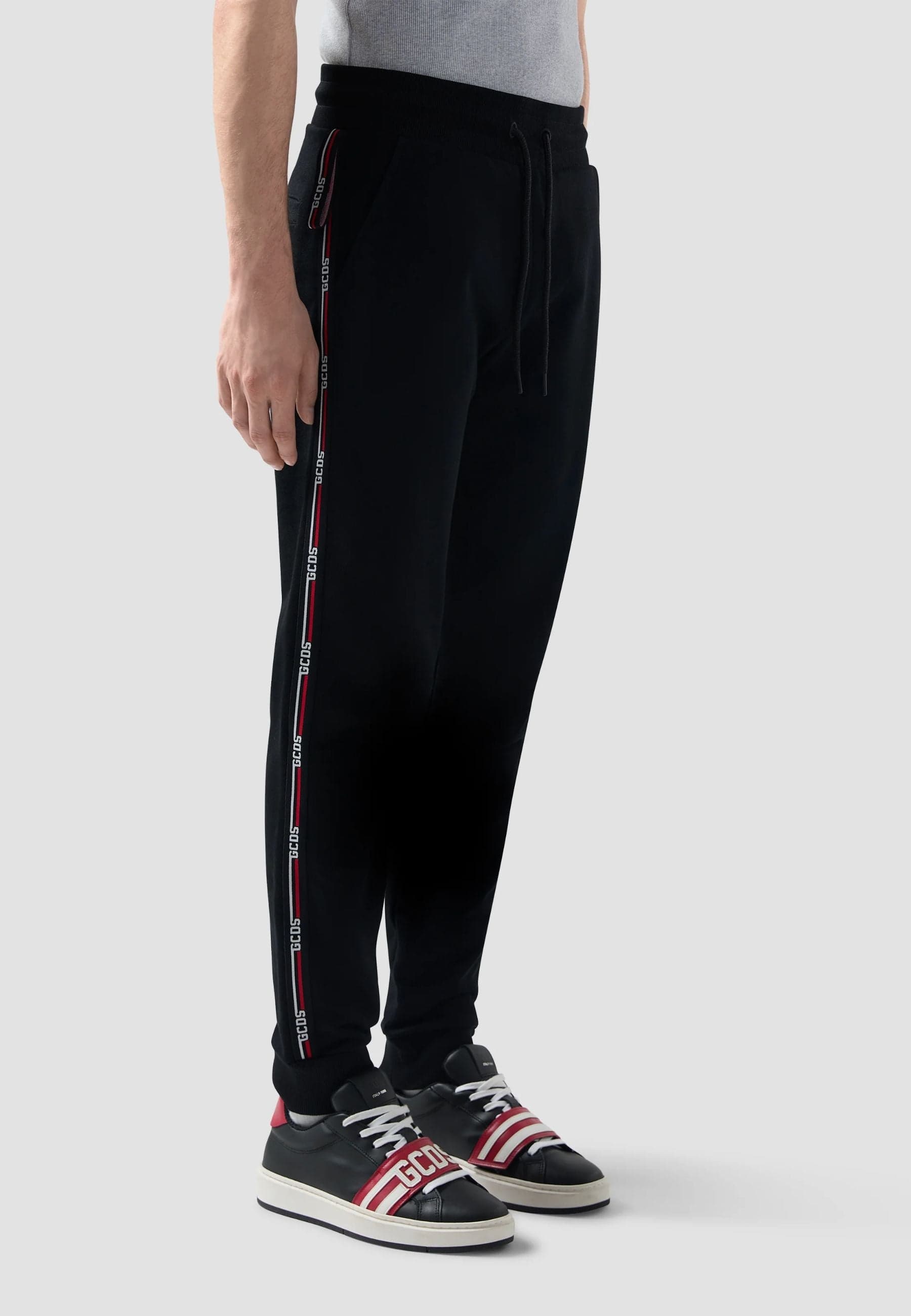 GCDS PANTALONE LOGO TAPE JOGGERS da uomo in Pantaloni sportivi Drestige - Casamassima, commercioVirtuoso.it
