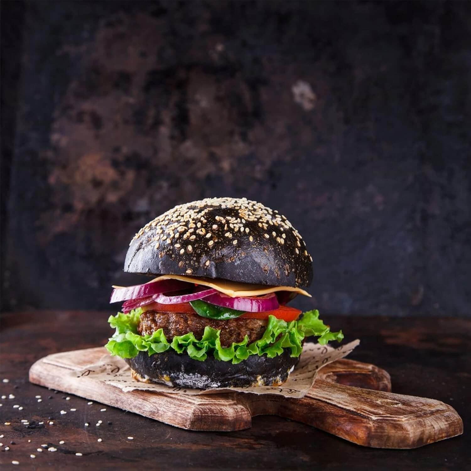 Panino Black Burger Bun Carbone e Semi di Sesamo 75g in Mandorle Tesori Di Sicilia - Nicosia, commercioVirtuoso.it