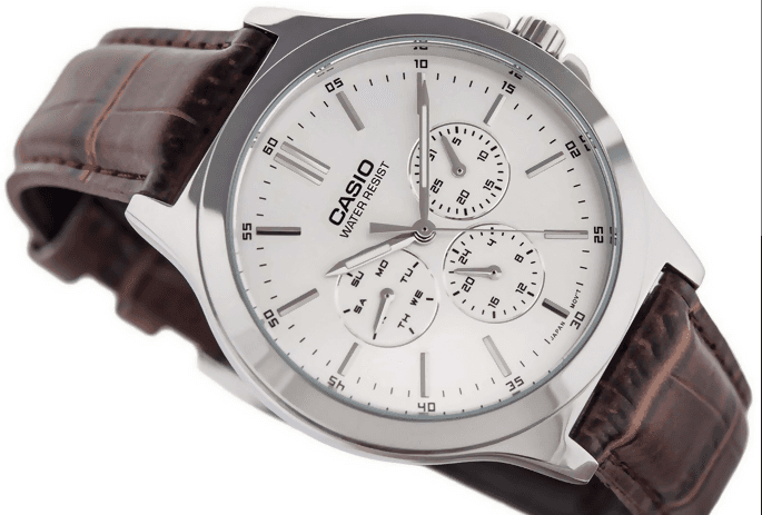 Orologio CAsio per uomo, MTP-V300L-7A, cinturino in pelle marrone, cronografo, movimento al quarzo, quadrante argento in Orologi da polso Loweconomy - Marineo, commercioVirtuoso.it