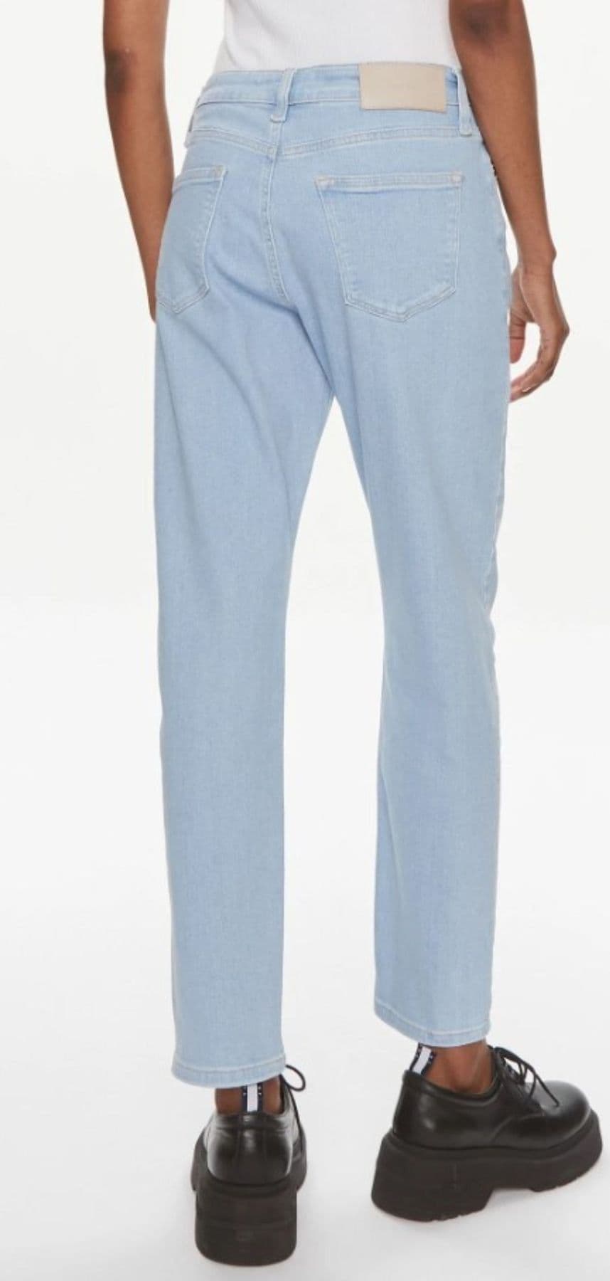 calvin klein jeans MID RISE SLIM ANKLE LIGHT BLUE da donna in Jeans Drestige - Casamassima, commercioVirtuoso.it