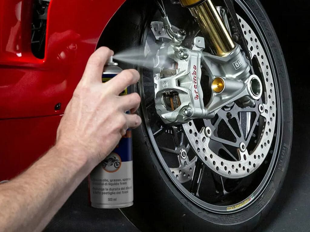 WD-40 Specialist Moto Pulitore Freni - 500ml. Confezione da 1pz in Detergenti freni GardenStore - Novellara, commercioVirtuoso.it