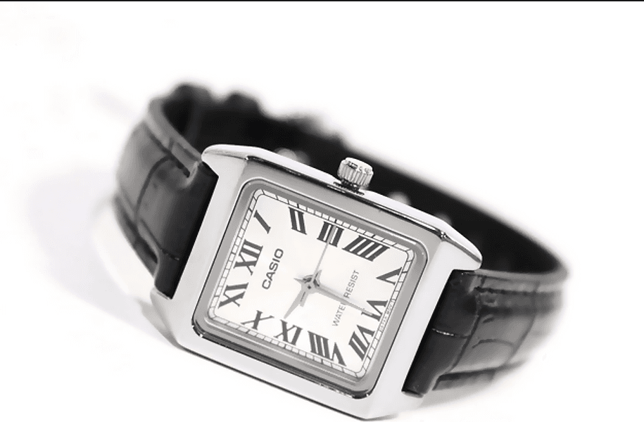 Orologio Casio per donna cinturino in pelle, movimento al quarzo impermeabile 5 atm, LTP-V007L-7B1 sfondo argento in Orologi da polso Loweconomy - Marineo, commercioVirtuoso.it