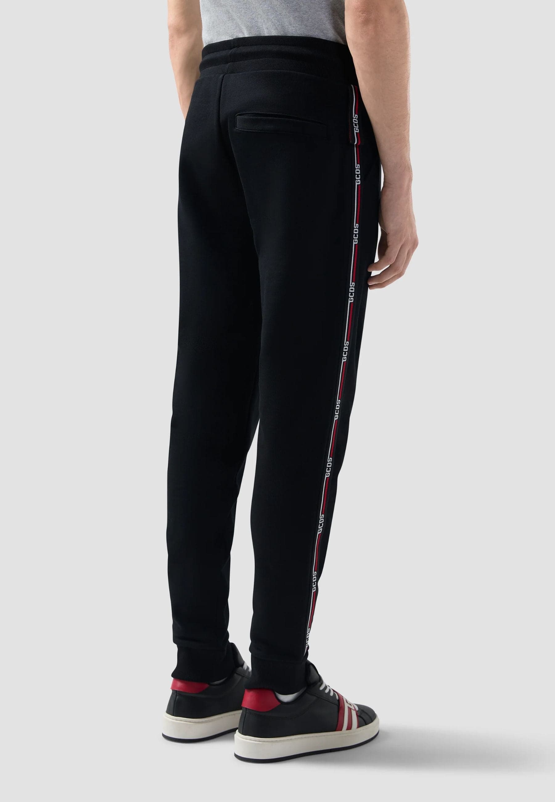 GCDS PANTALONE LOGO TAPE JOGGERS da uomo in Pantaloni sportivi Drestige - Casamassima, commercioVirtuoso.it