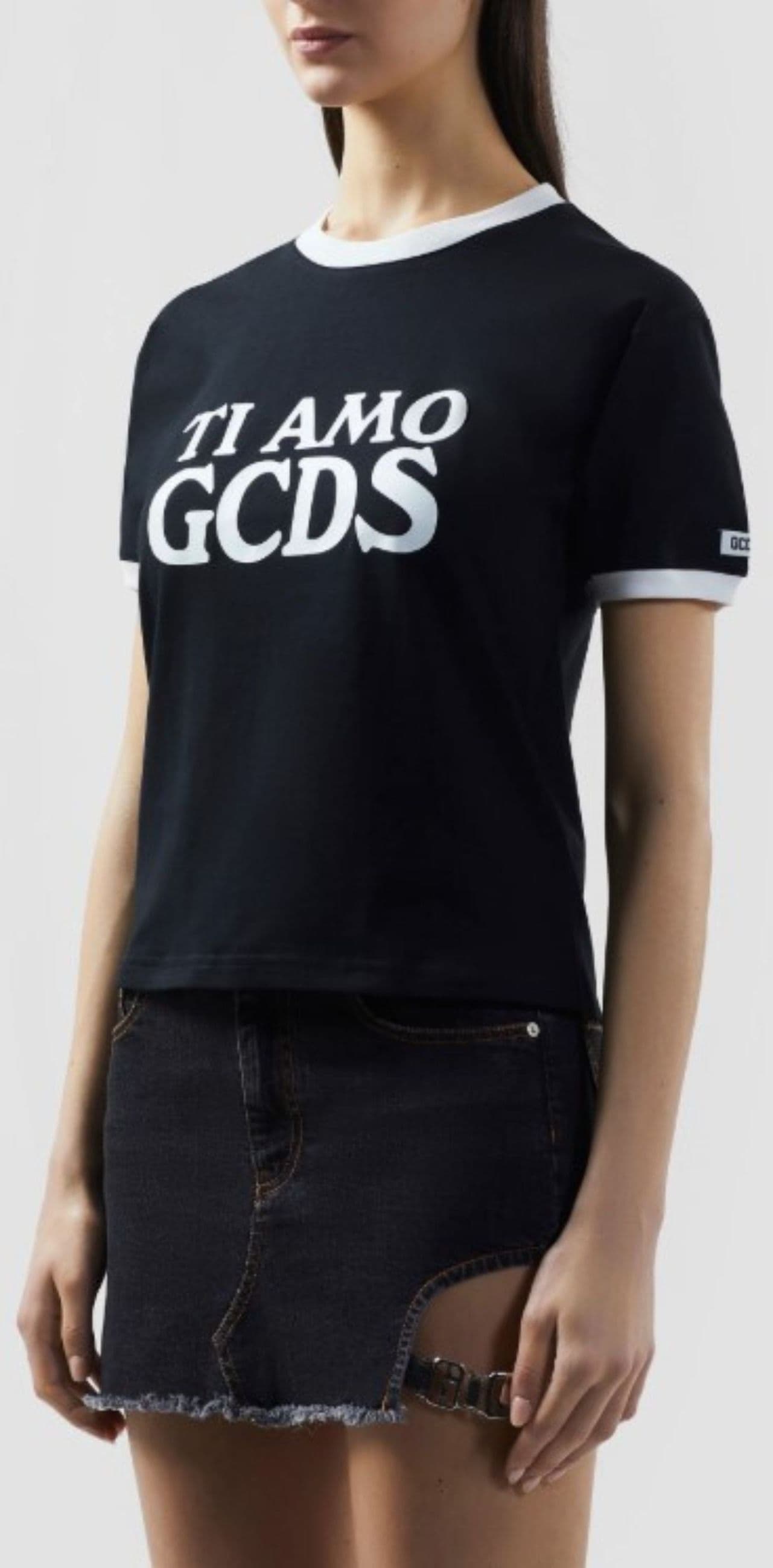 GCDS T-SHIRT TI AMO BOXY T-SHIRT da donna in T-shirt Drestige - Casamassima, commercioVirtuoso.it