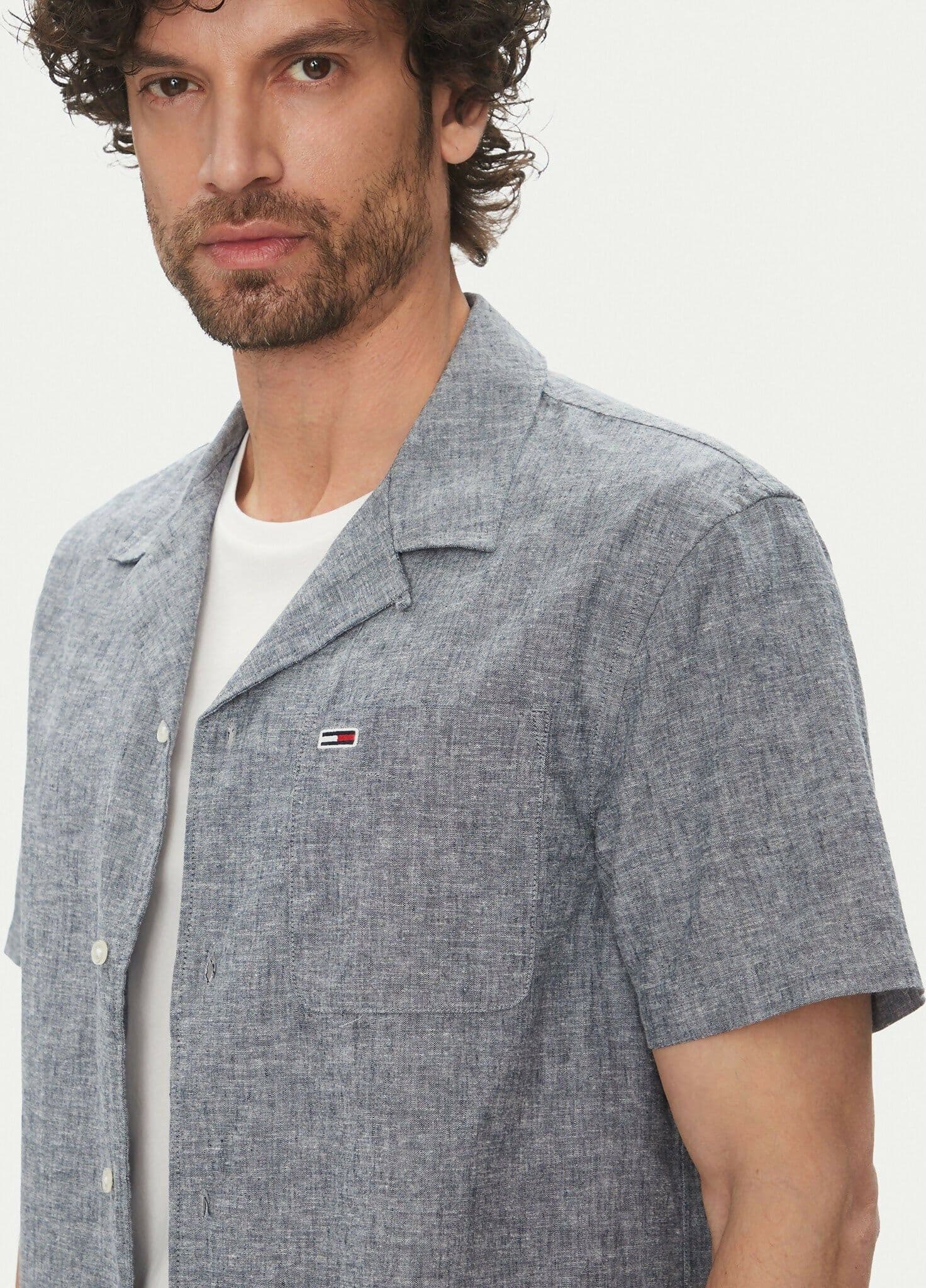 Camica per uomo della Tommy Jeans, a maniche corte, materiale cotone biologico e lino in Camicie casual Loweconomy - Marineo, commercioVirtuoso.it