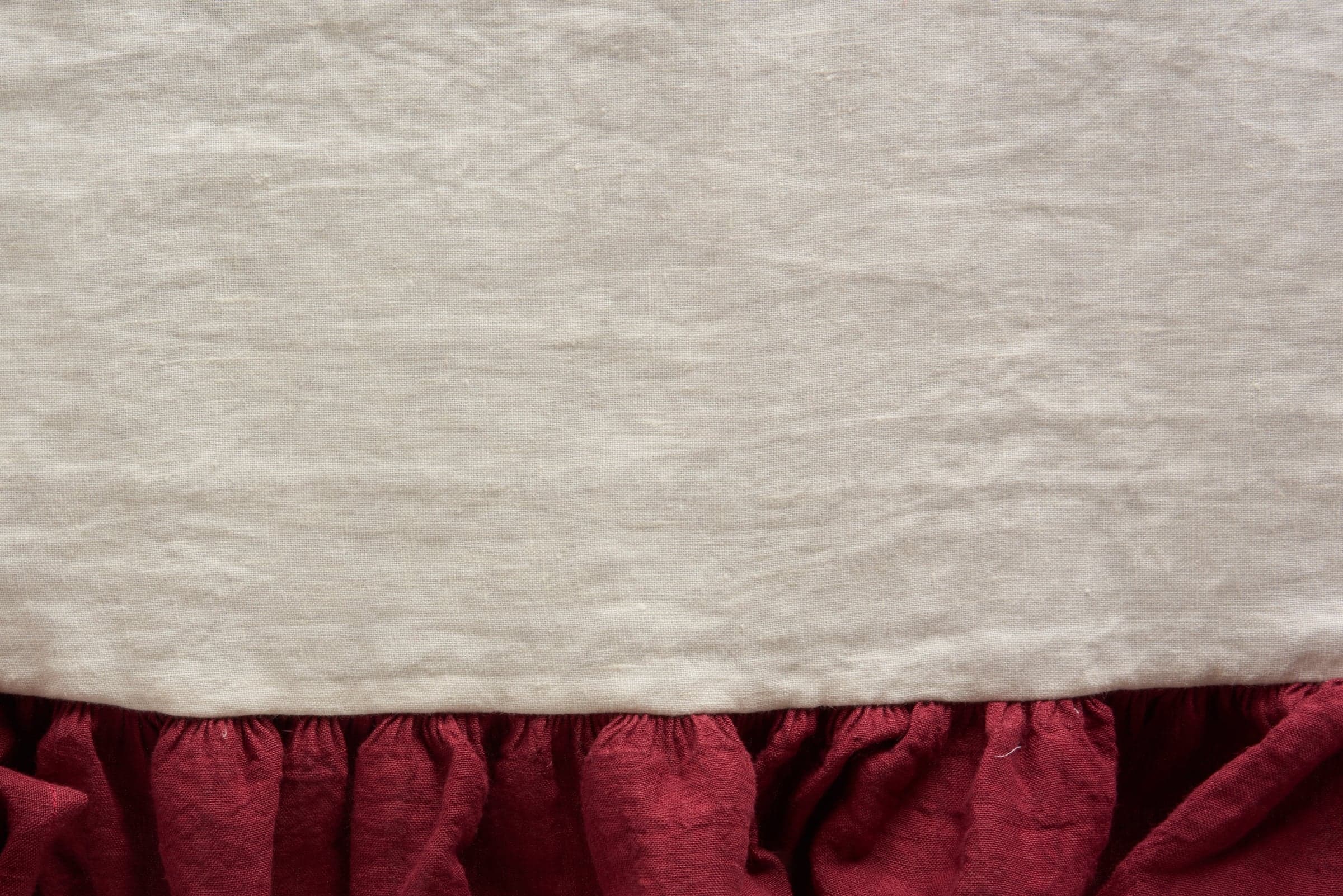 Runner da tavola in 100% puro lino lavato delavè stone washed morbido resistente elegante made in italy Avorio con Frou Frou Bordeaux in Runner Vanita di raso - Sesto San Giovanni, commercioVirtuoso.it