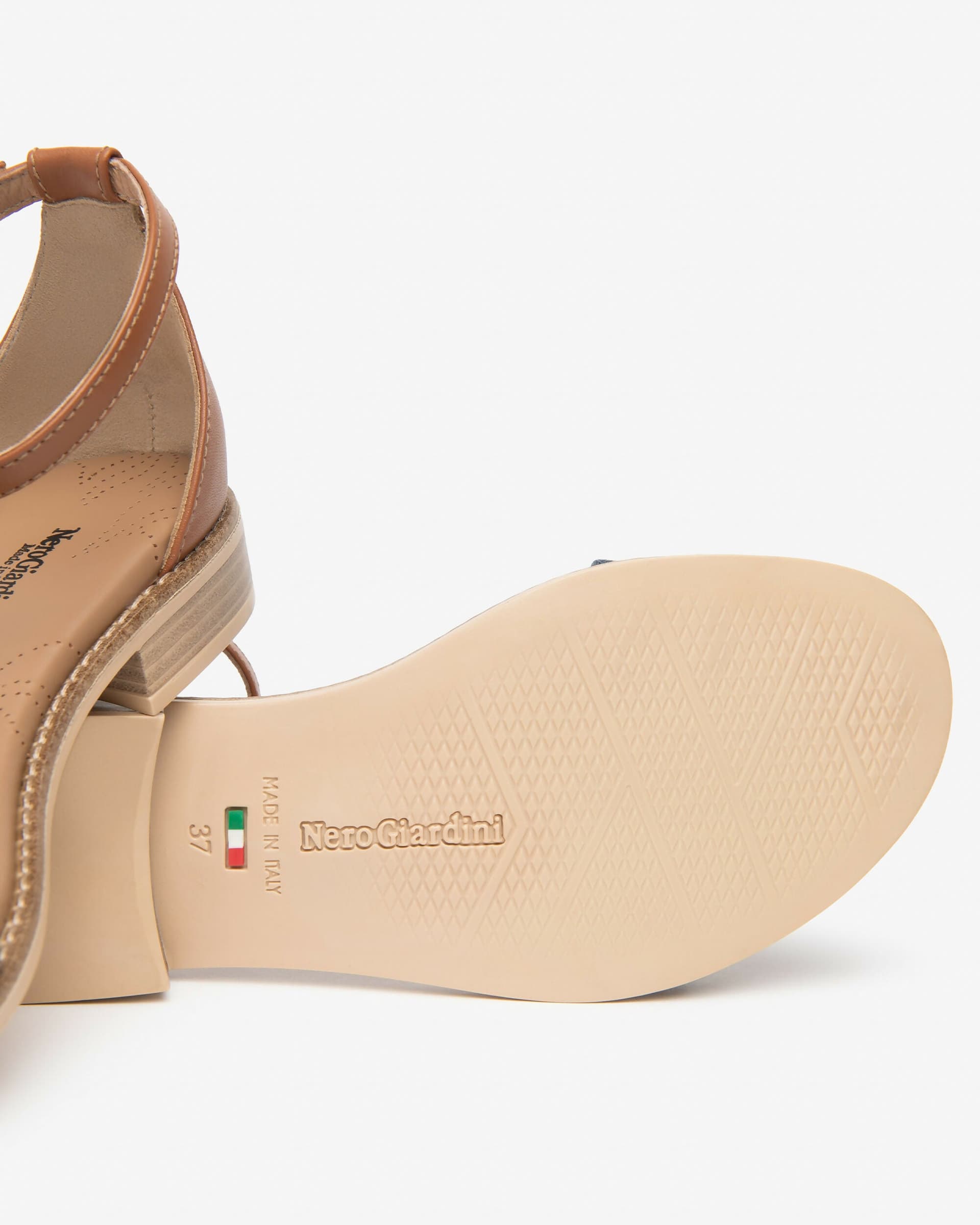 NeroGiardini Donna Sandali in Pelle e Tessuto in Sandali moda Cantali Calzature - Randazzo, commercioVirtuoso.it