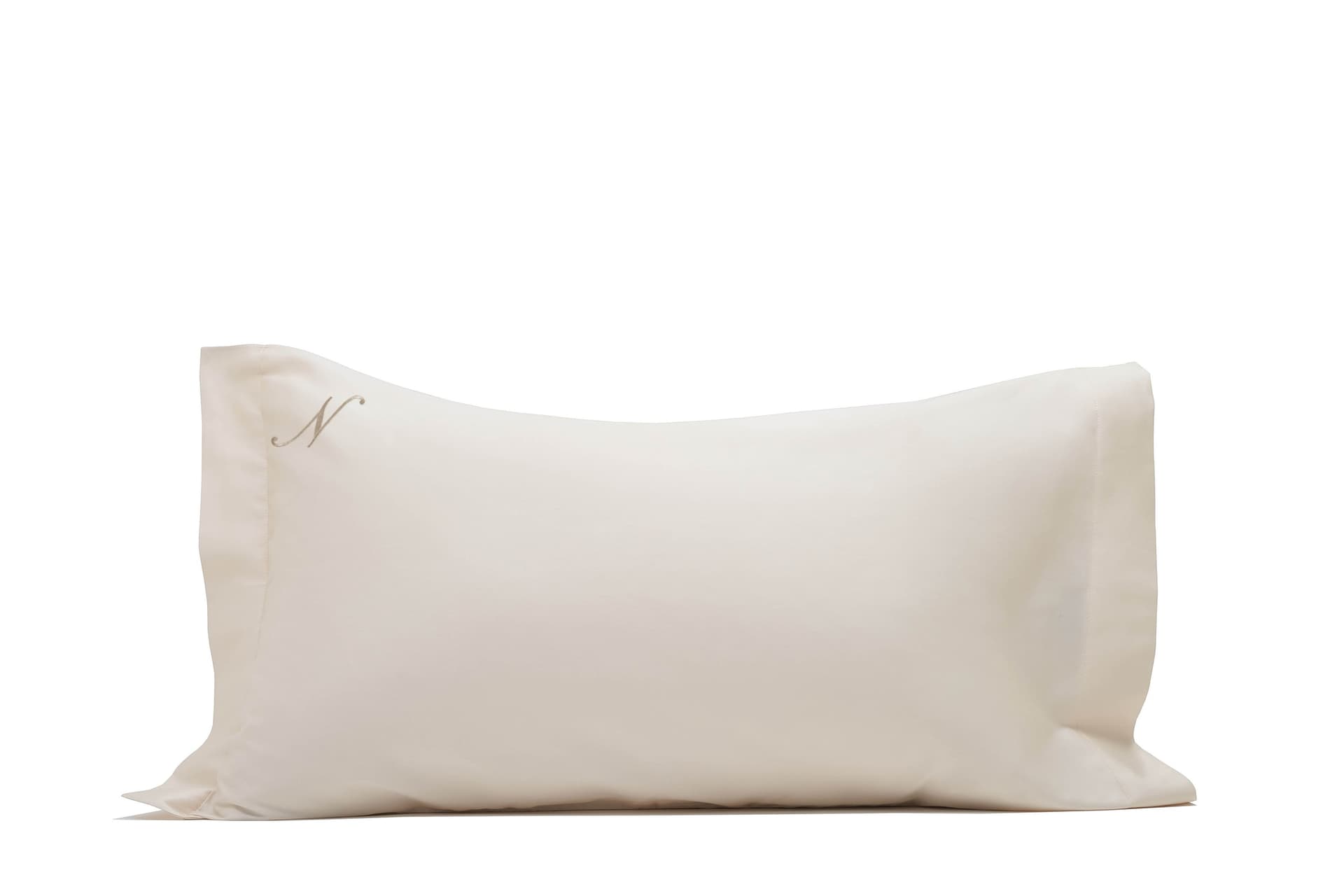 Federa letto con elegante inziale ricamata 2 volani in Raso di Puro Cotone 50x80cm Made in Italy con iniziali Ricamate Panna Ricamo Tortora - Vanita di raso