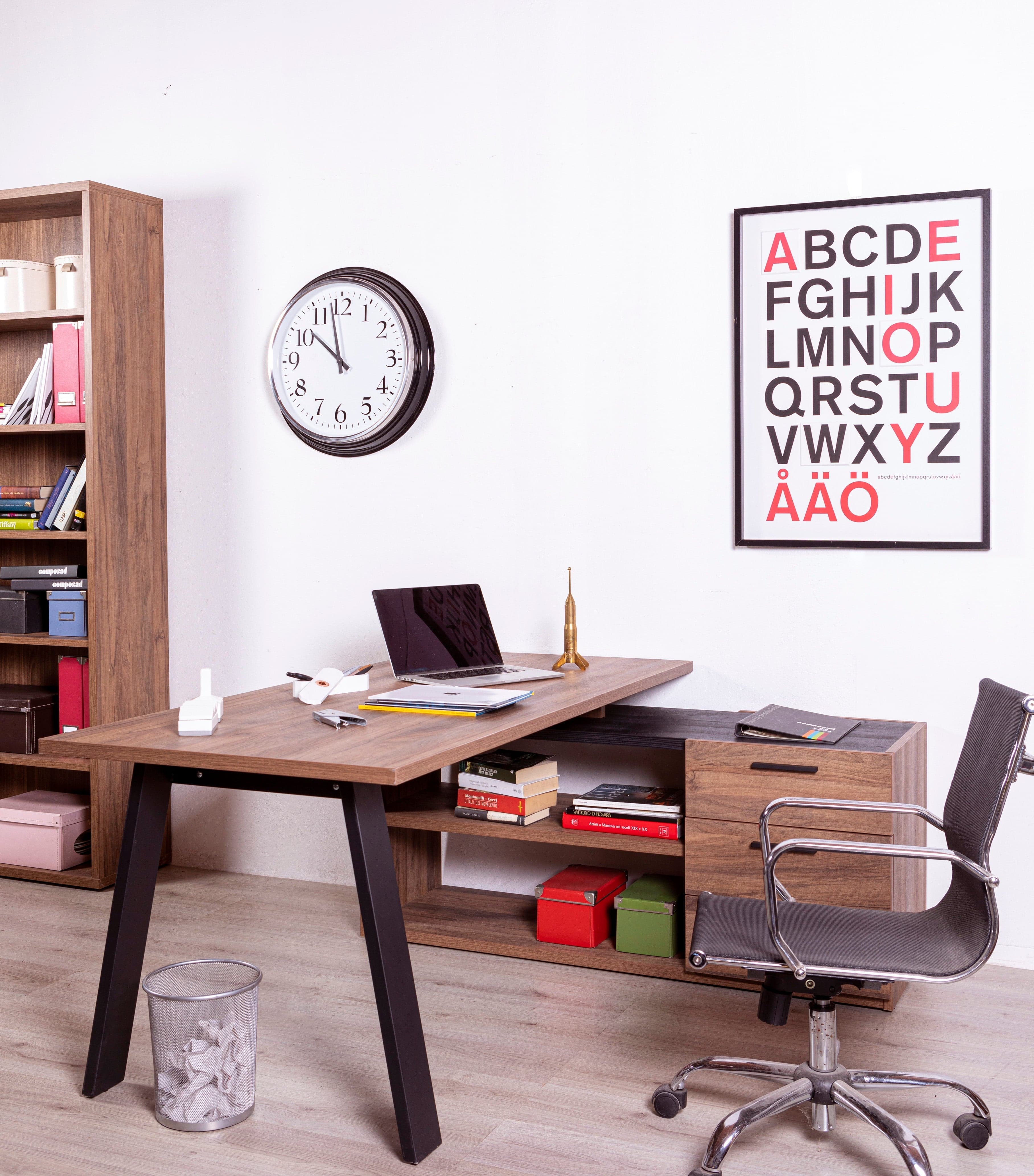 Scrivania angolare da ufficio e cameretta con cassettiera 170 cm Noce e Nero "Made in Italy" in Scrivanie Decor Space - Altamura, commercioVirtuoso.it