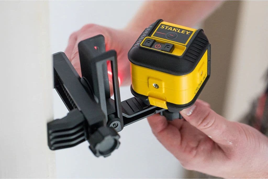 Livella laser "Cross 90" autolivellante per angoli con raggi rossi fino a 12 mt in Generatori di linea laser La Zappa - Altamura, commercioVirtuoso.it