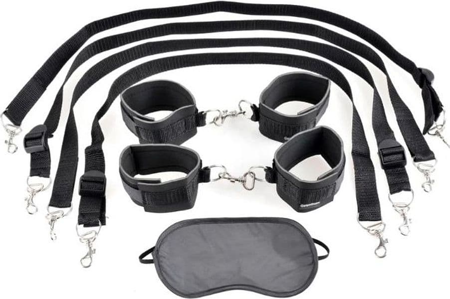Pipedream Fetish Fantasy Series • Bedroom Bondage Kit (Nero) in prodotto Erosdom - Palmi, commercioVirtuoso.it