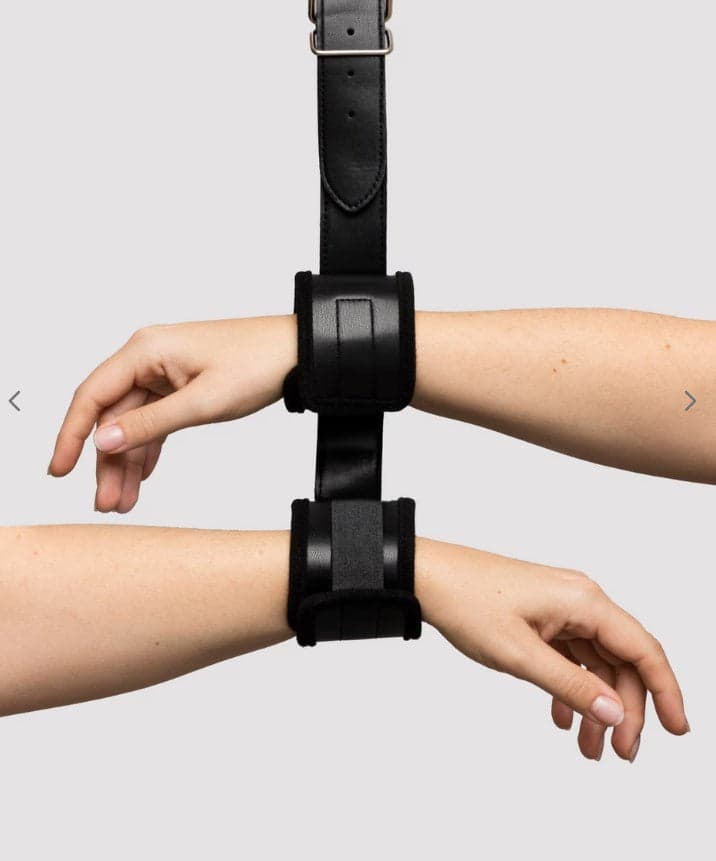 Sistema di blocco Fetish bondage collare manette nero Pelle regolabile BDSM in prodotto Erosdom - Palmi, commercioVirtuoso.it