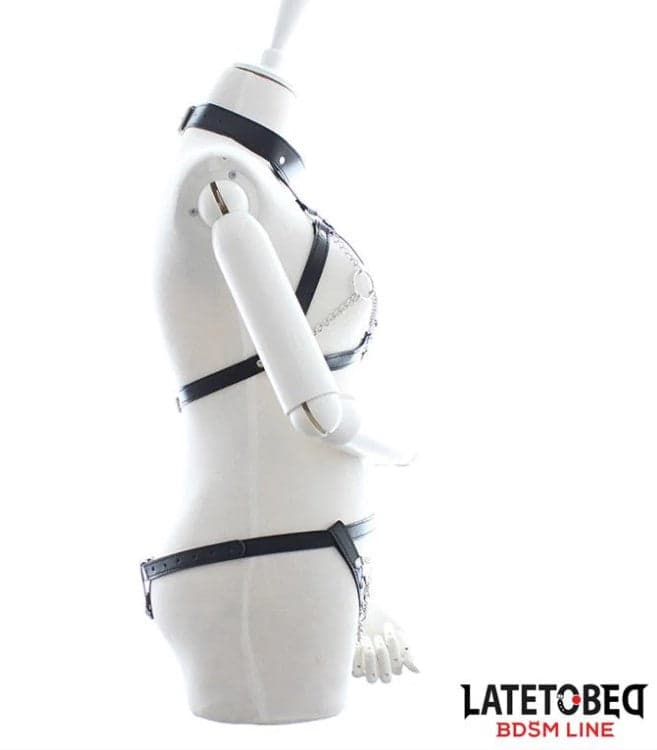 Reggiseno e slip con catene Fetish nero pelle PU regolabile BDSM M/L fetish in prodotto Erosdom - Palmi, commercioVirtuoso.it