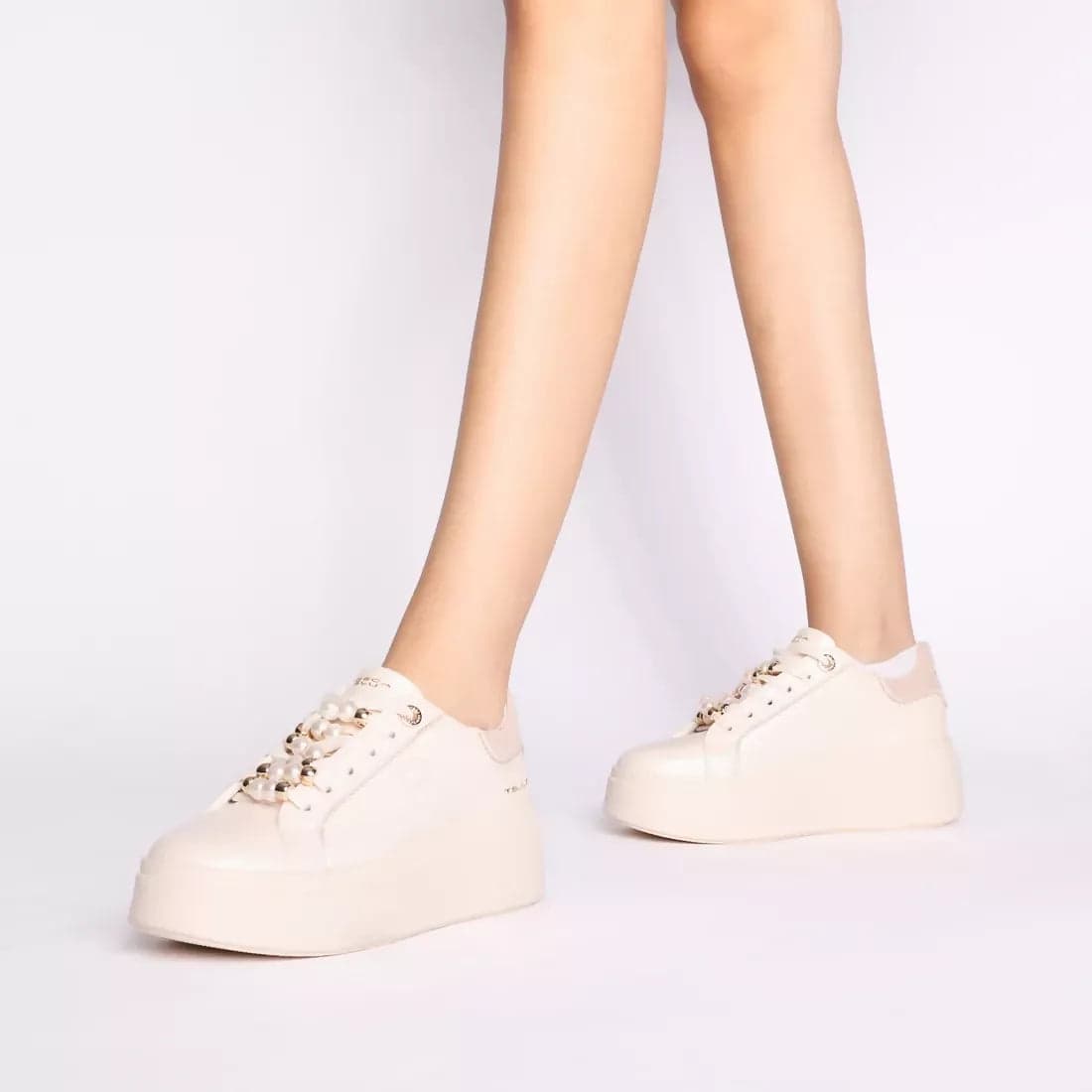 ToscaBlu Donna Sneakers gioiello Clara in pelle con perle in Sneaker casual Cantali Calzature - Randazzo, commercioVirtuoso.it