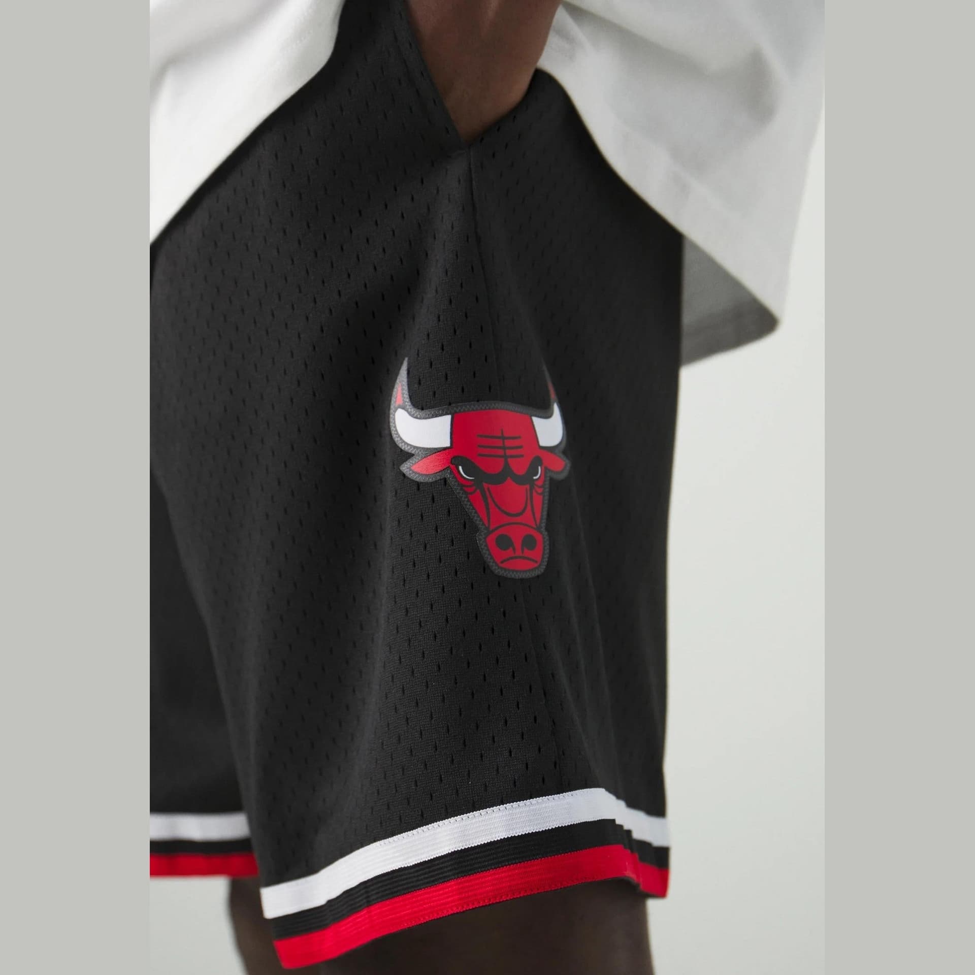 Shorts Mitchell & Ness Swingman Chicago Bulls '97 black in Ginevra Glad Store - Genova, commercioVirtuoso.it