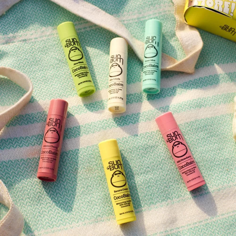Sun Bum CocoBalm Moinst Lip Balm Groove Cherry in Ginevra Glad Store - Genova, commercioVirtuoso.it
