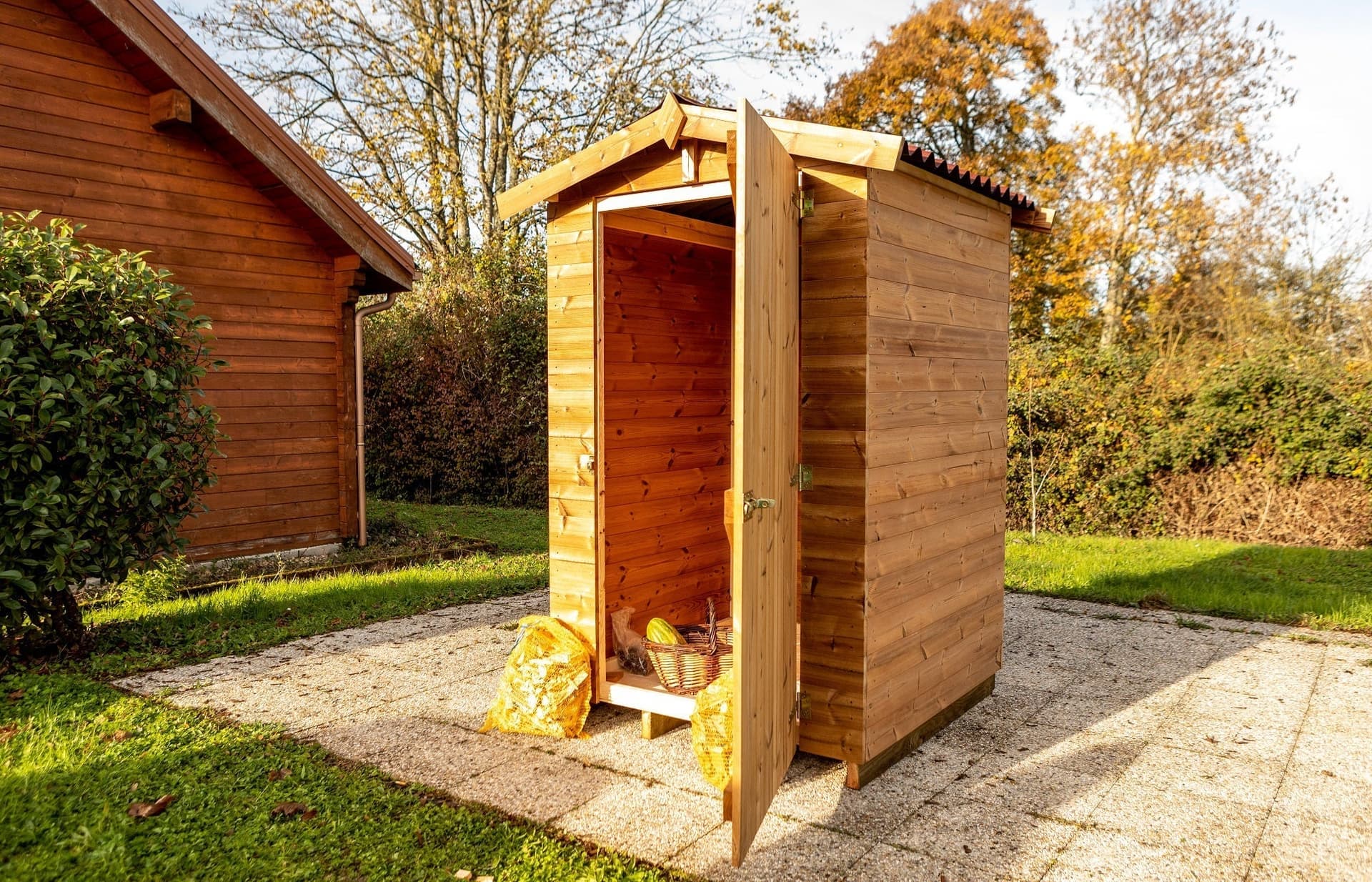 Casetta Di Legno Termo-trattato A Pannelli Spessore 19mm Con Pavimento Doppia Pendenza 120x120cm Foresta