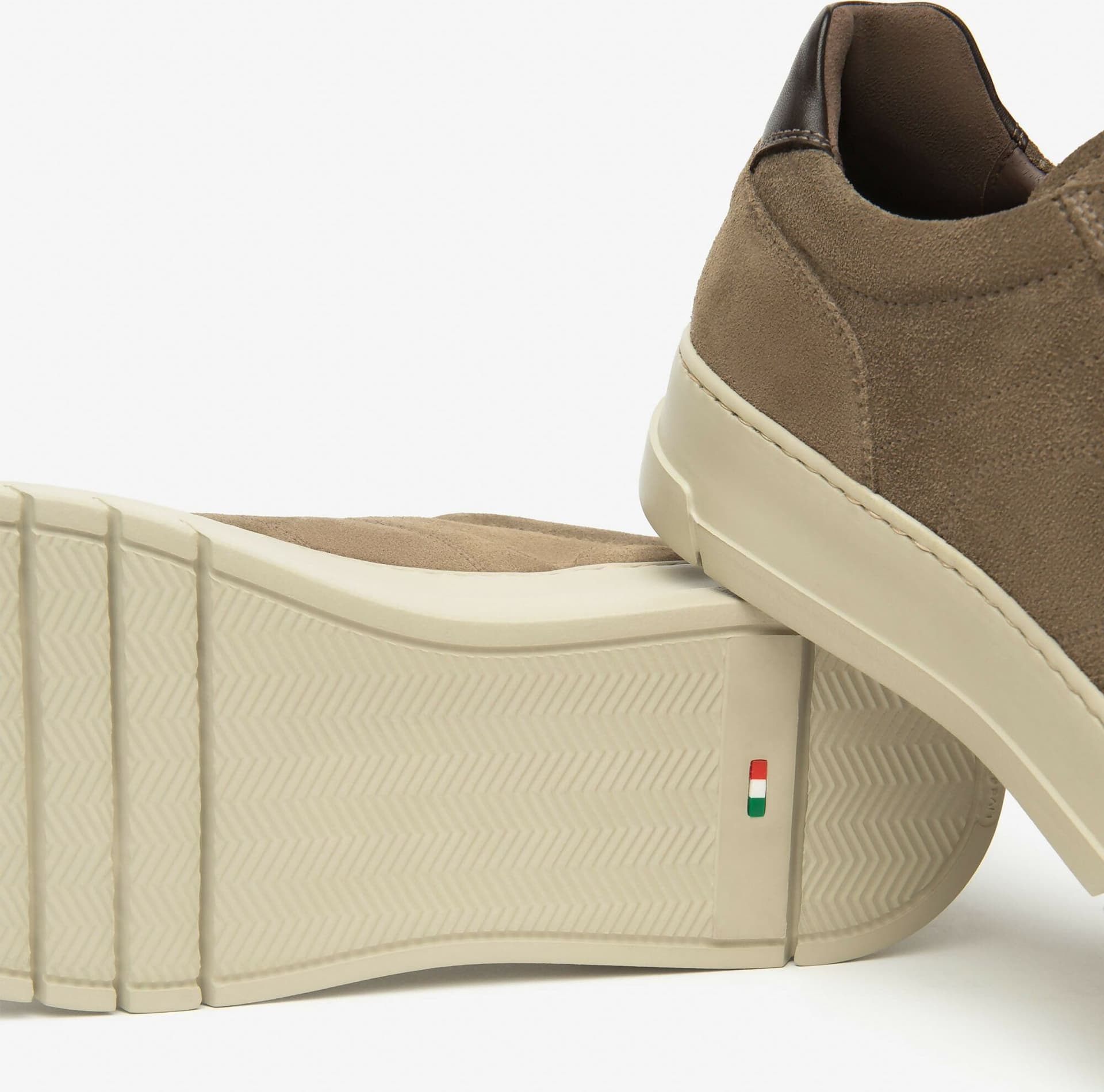 NeroGiardini Uomo sneakers in camoscio e pelle in Scarpe stringate basse Cantali Calzature - Randazzo, commercioVirtuoso.it