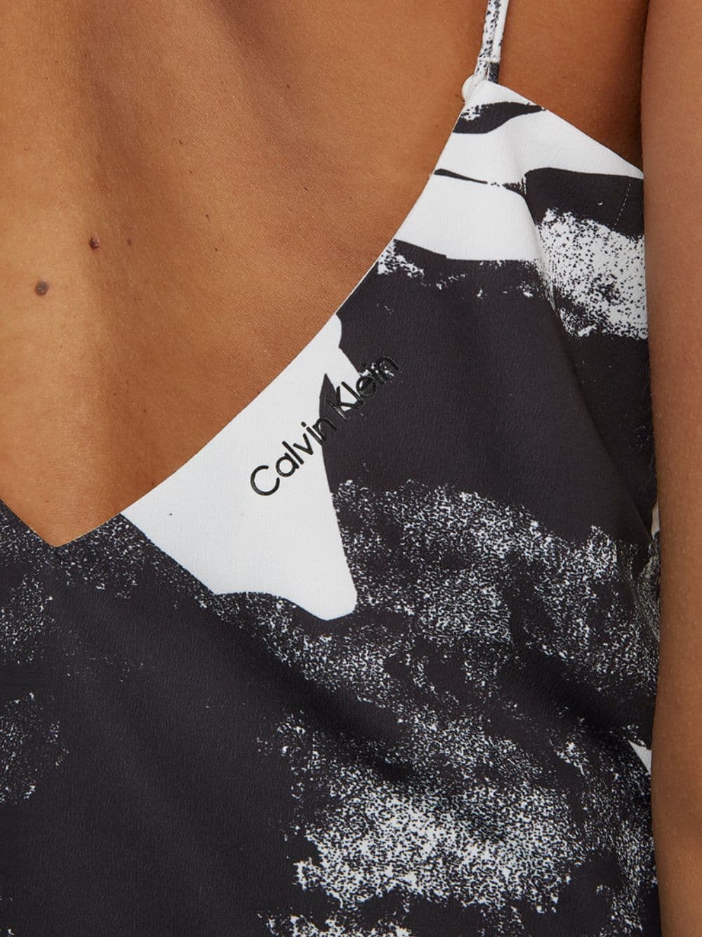 calvin klein BLUSA FANTASIA FLOREALE da donna in T-shirt Drestige - Casamassima, commercioVirtuoso.it