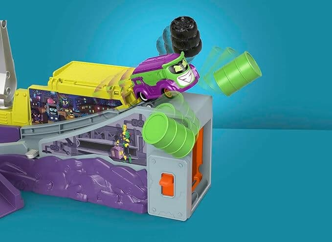 Fisher-Price DC Batwheels - Quartier generale di Lancio della Legion of Zoom, playset con con macchinina, rampa, lanciatore e Furgoncino Prank di Joker in Animali Cartoleria Deja Vu - Crotone, commercioVirtuoso.it