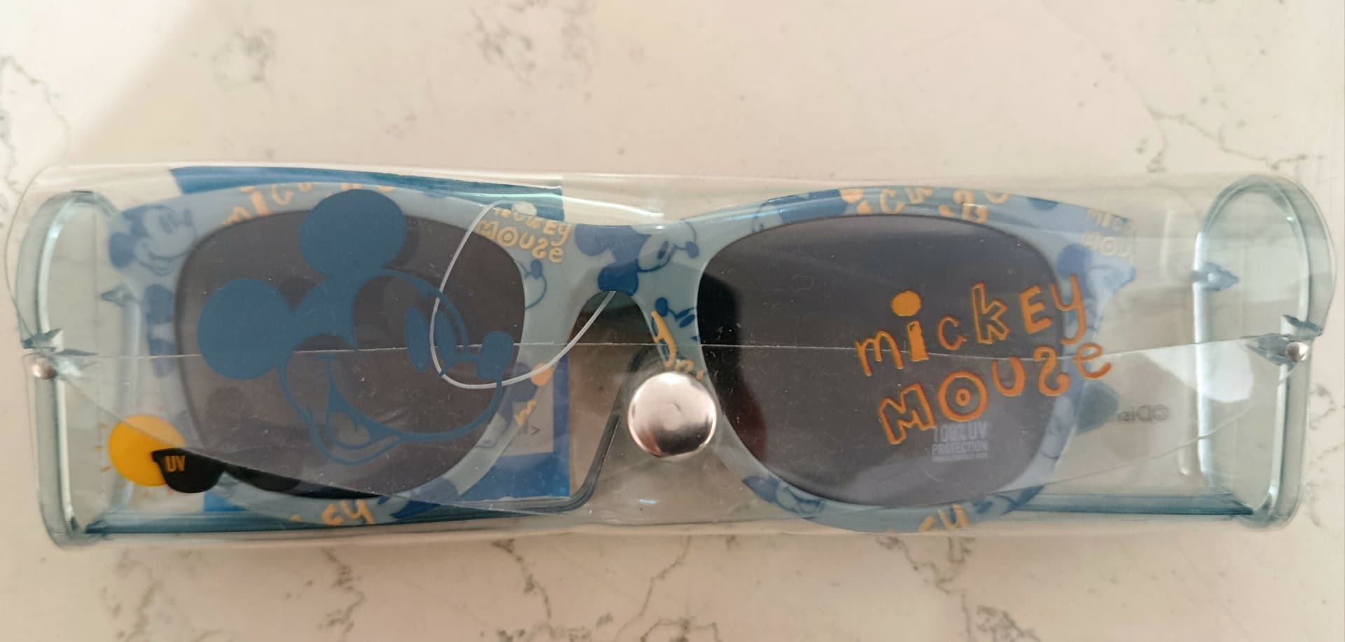 disney mickey and friends occhiali da sole per bambini protezione UV400 con astuccio rigido coordinato azzurro in Occhiali da sole Farmacia Centrale M.le Iadevaia - Maddaloni, commercioVirtuoso.it