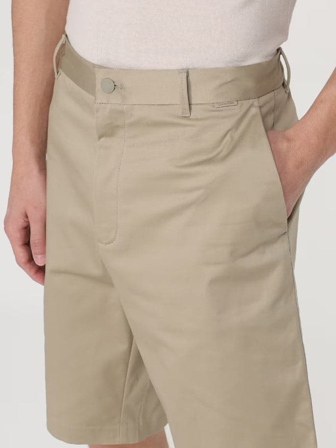 calvin klein PANTALONCINO SATEEN STRETCH REGULAR STRAIGHT da uomo in Pantaloncini Drestige - Casamassima, commercioVirtuoso.it